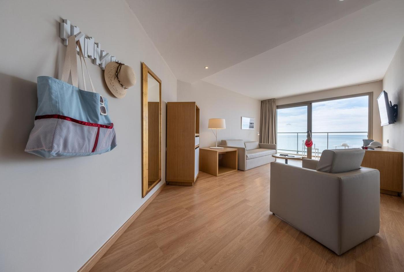 Suite with Sea View (3 Adults) photo 3