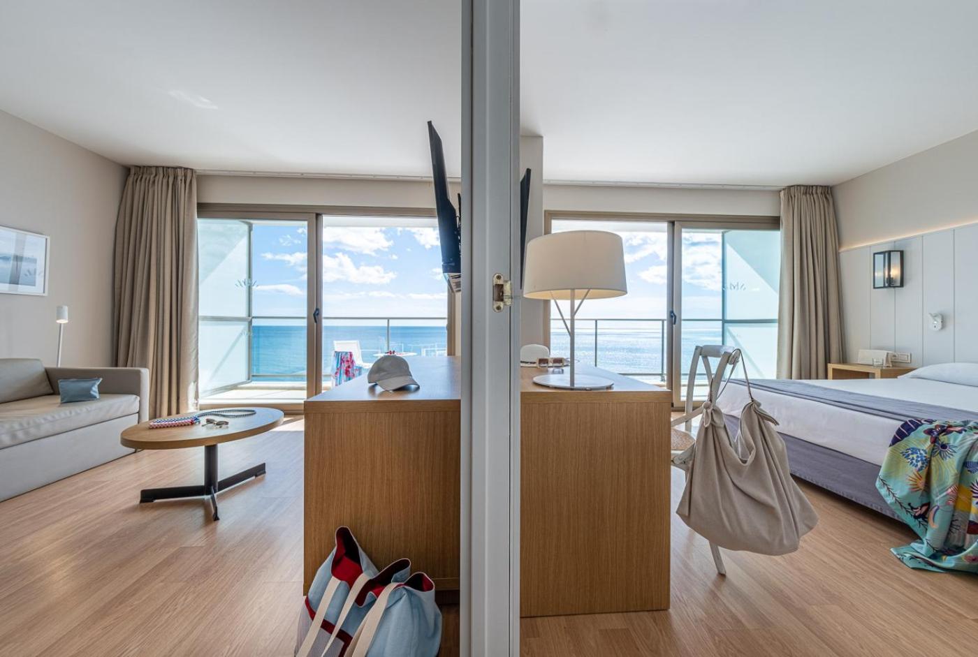 Suite with Sea View (2 Adults + 1 Child) photo 2