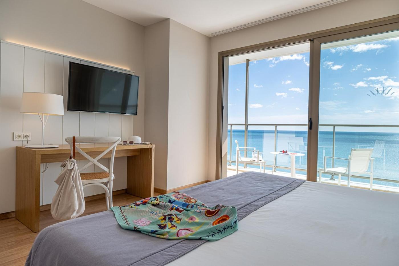 Suite with Sea View (2 Adults + 2 Children) photo 3