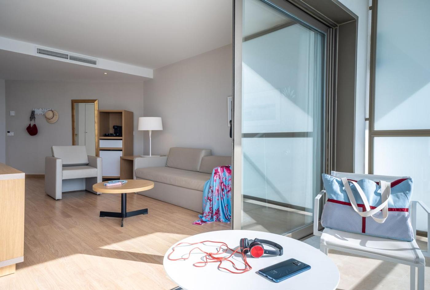 Suite with Sea View (4 Adults) photo 2