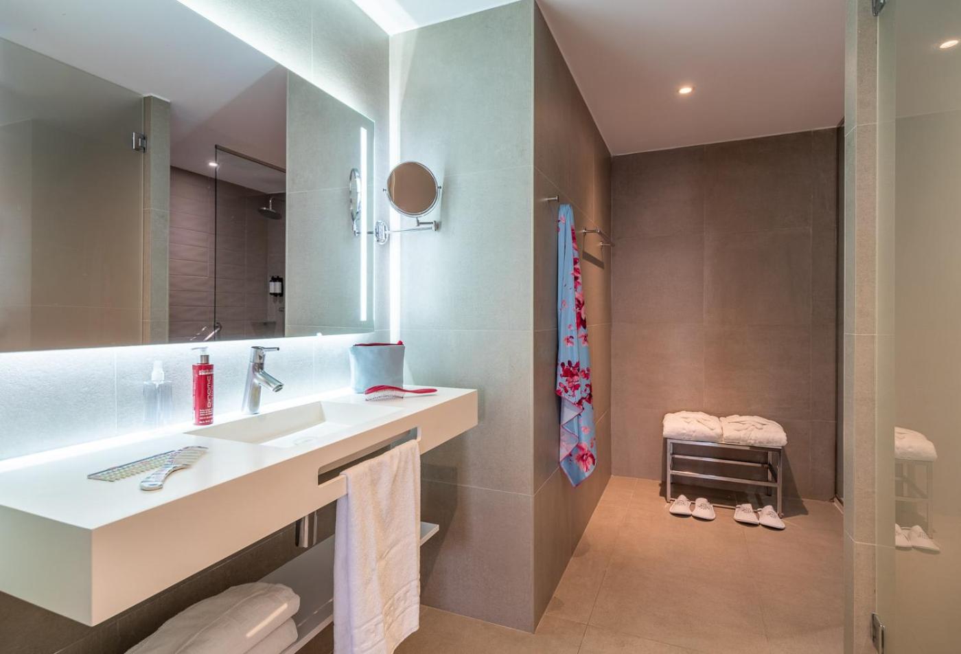 Suite with Sea View (2 Adults + 1 Child) photo 3