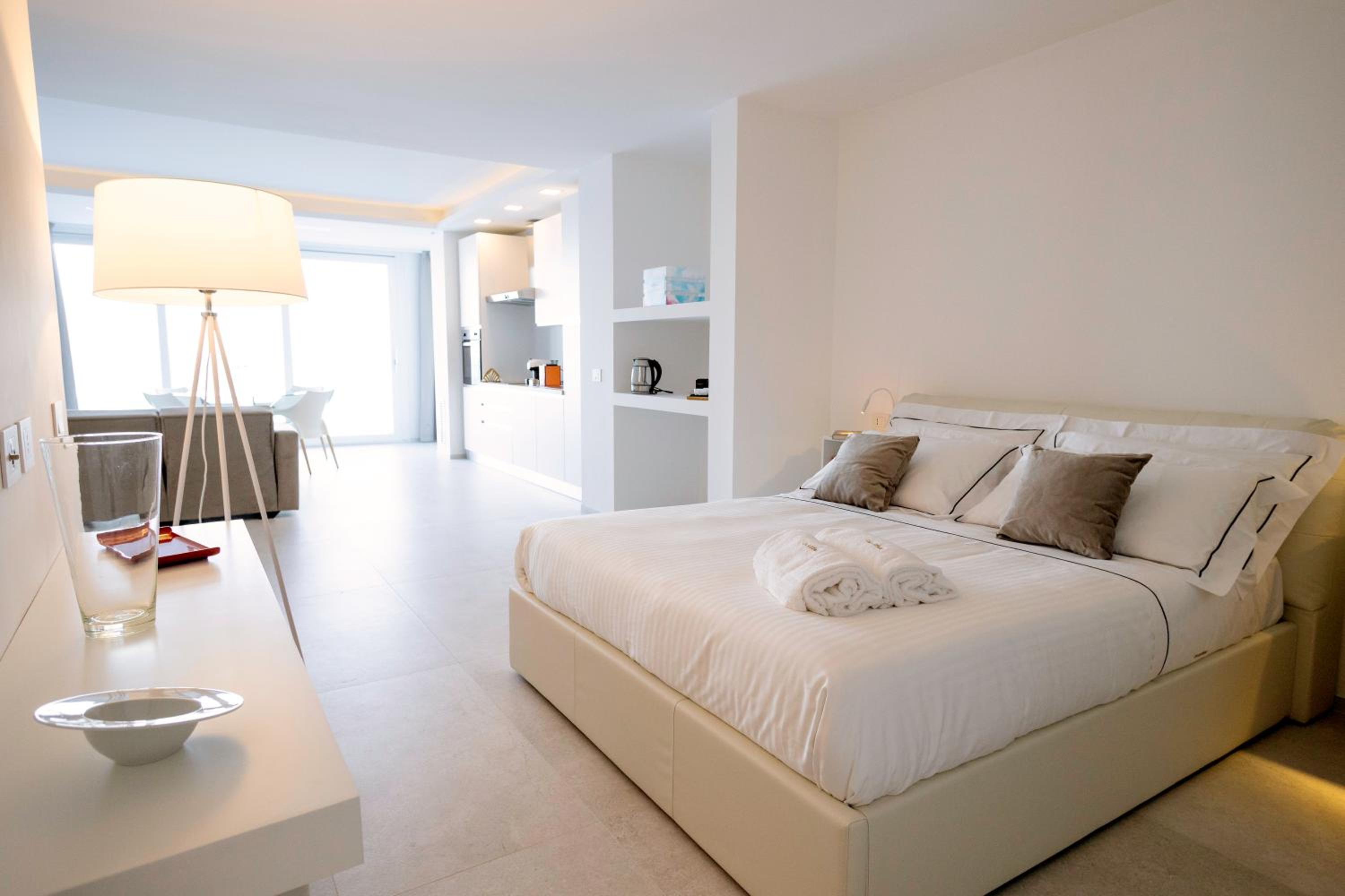 One-Bedroom Apartment with Balcony and Sea View photo 1
