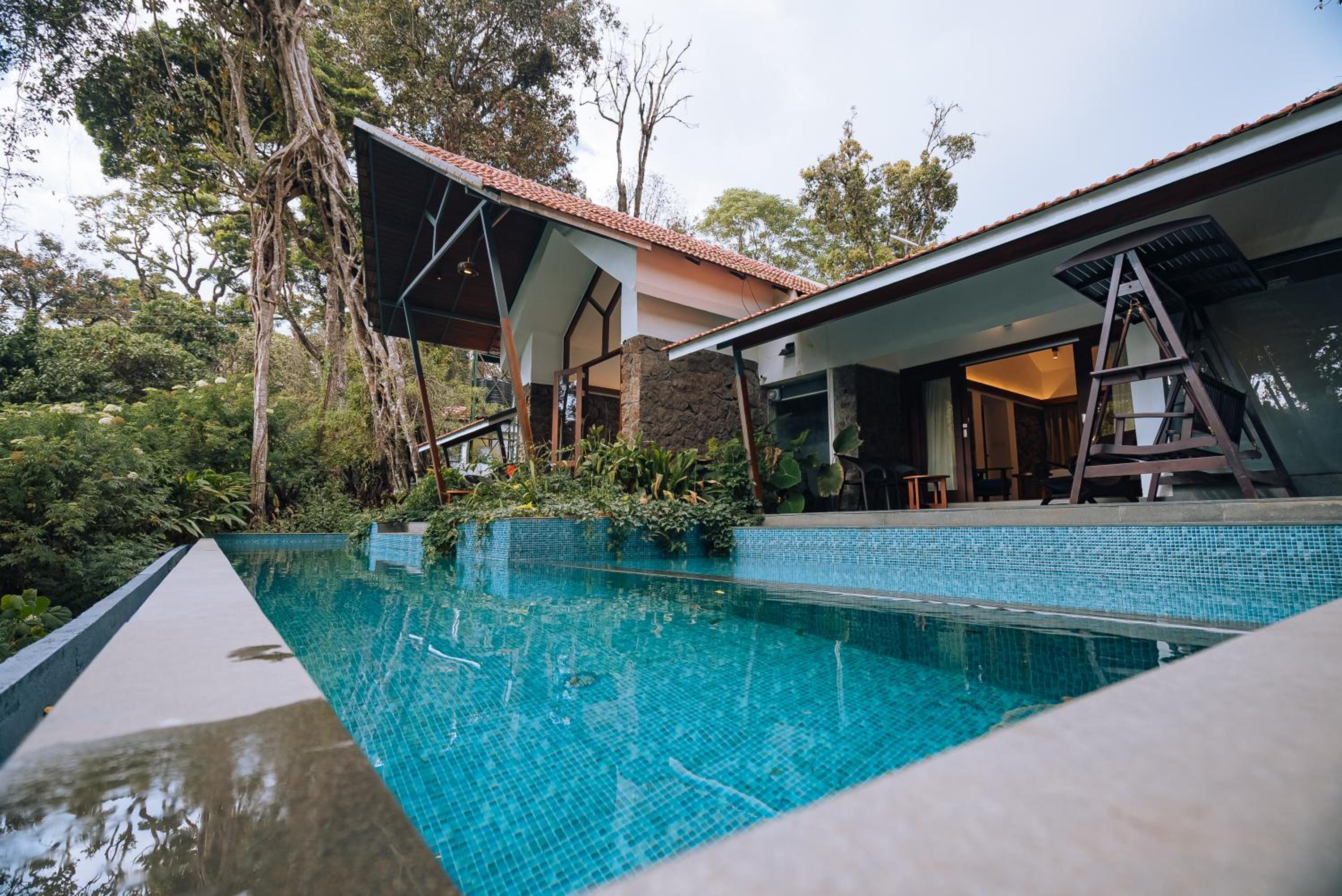 Villa with Private Pool - Photo 12