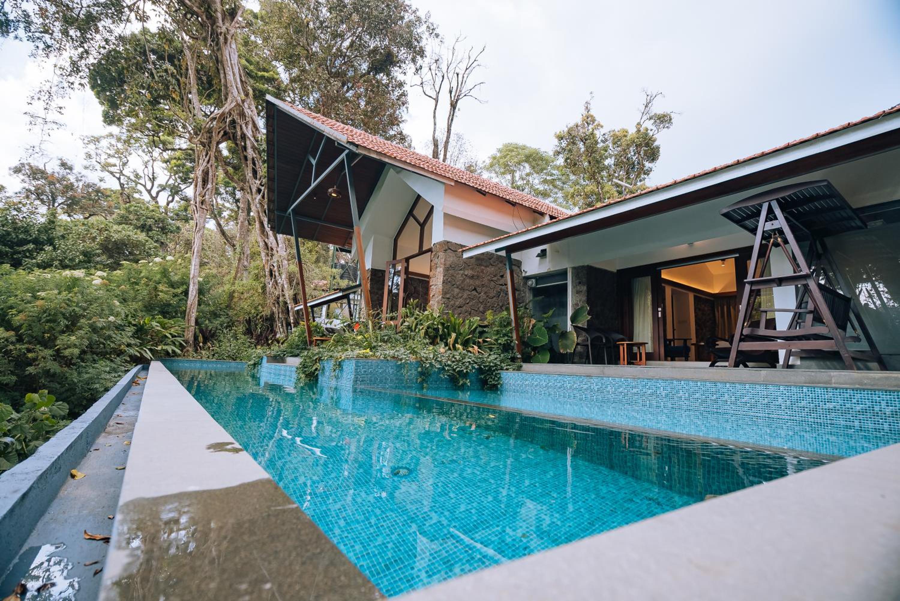Villa with Private Pool - Photo 8