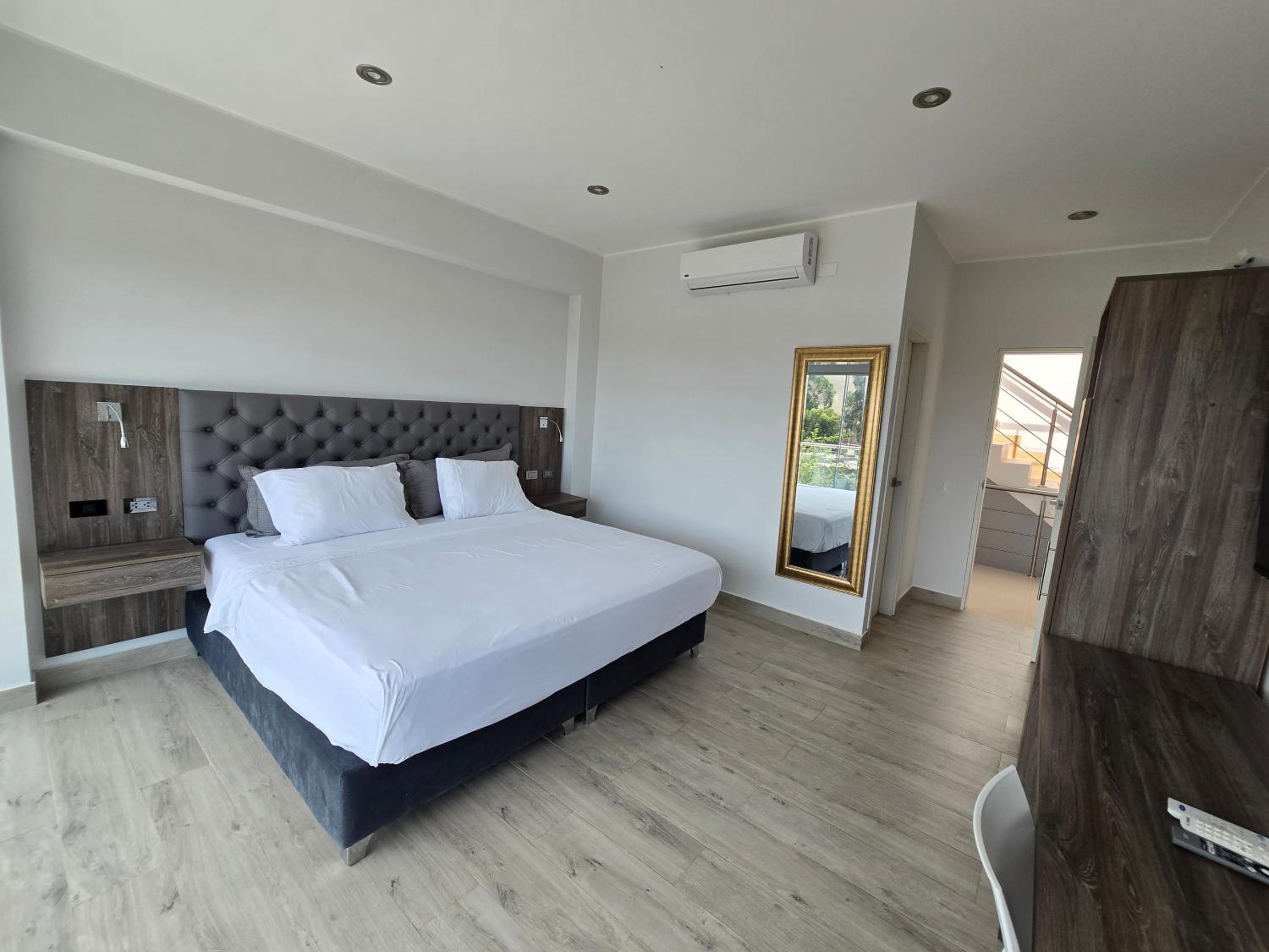 Deluxe King Room photo 3