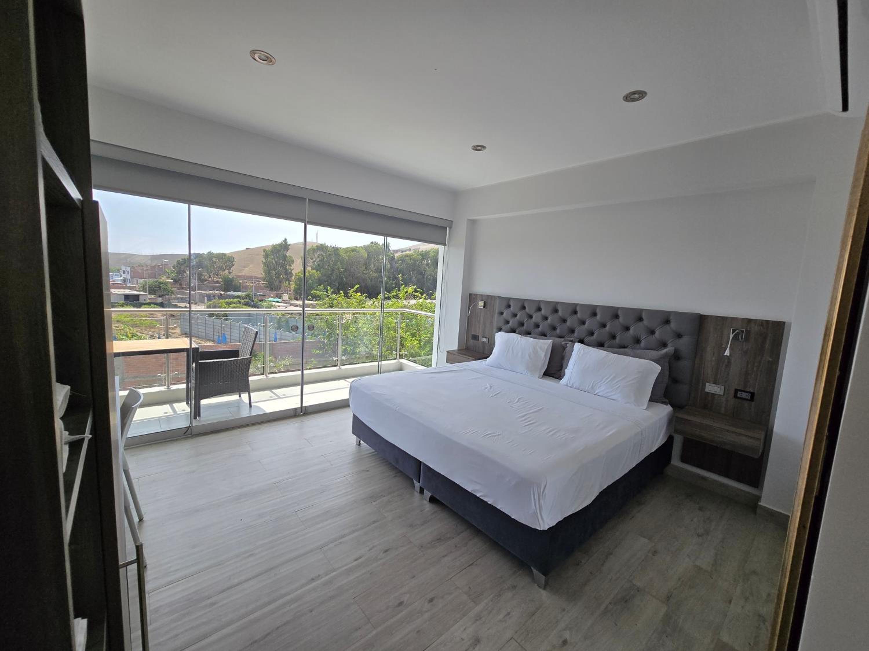 Deluxe King Room photo 2