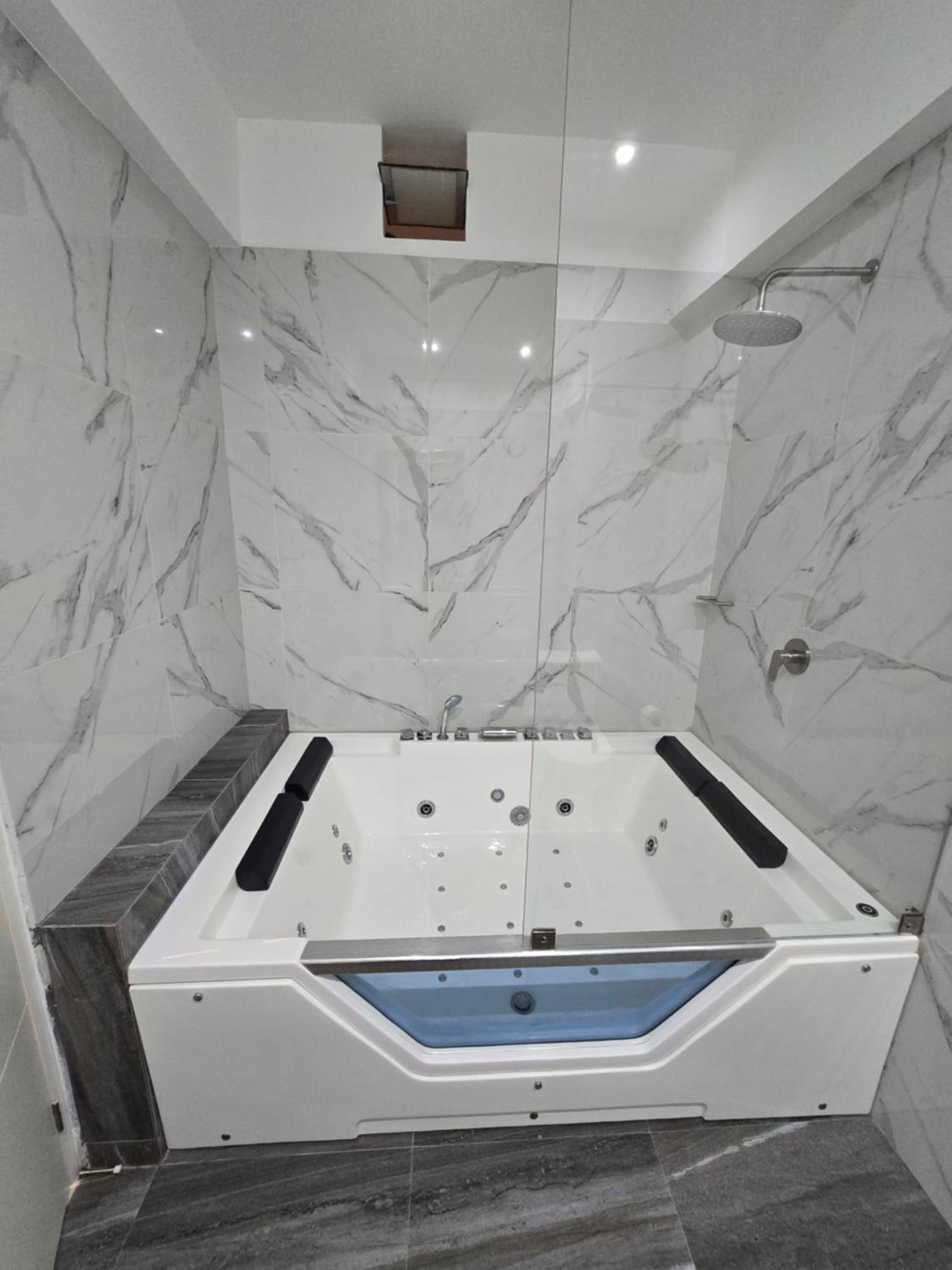 King Suite with Spa Bath photo 1