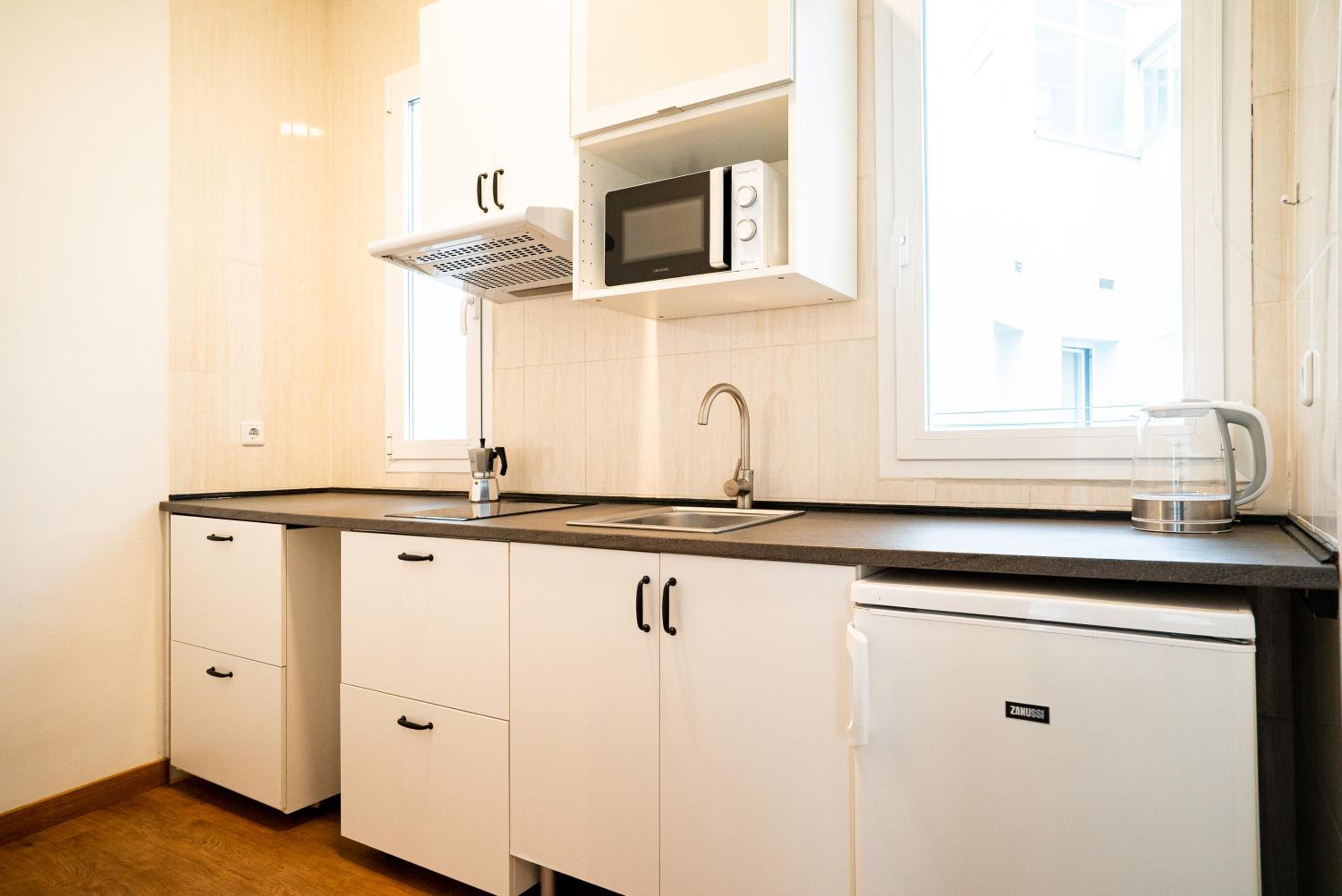 One-Bedroom Apartment - Photo 4
