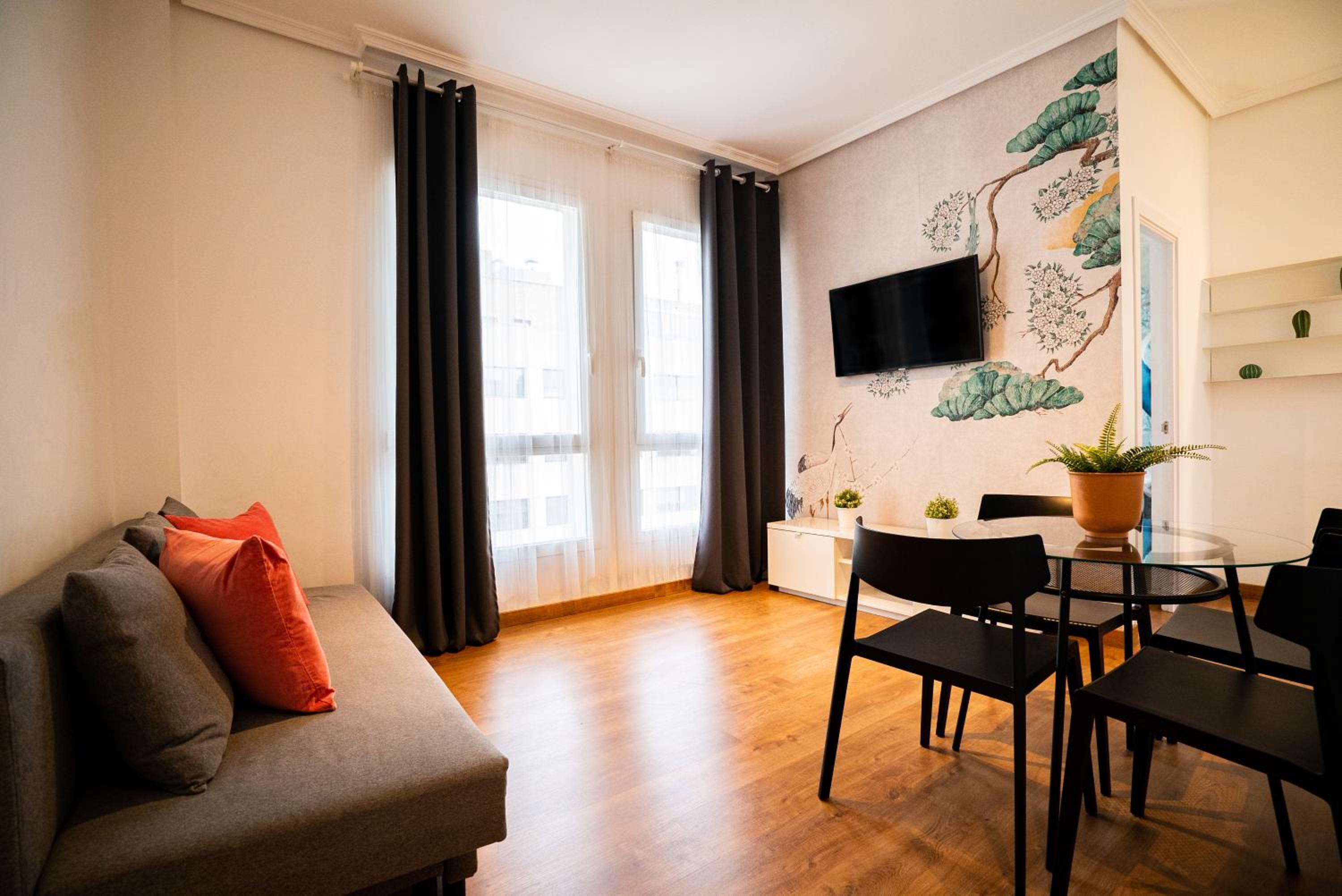 One-Bedroom Apartment - Photo 1