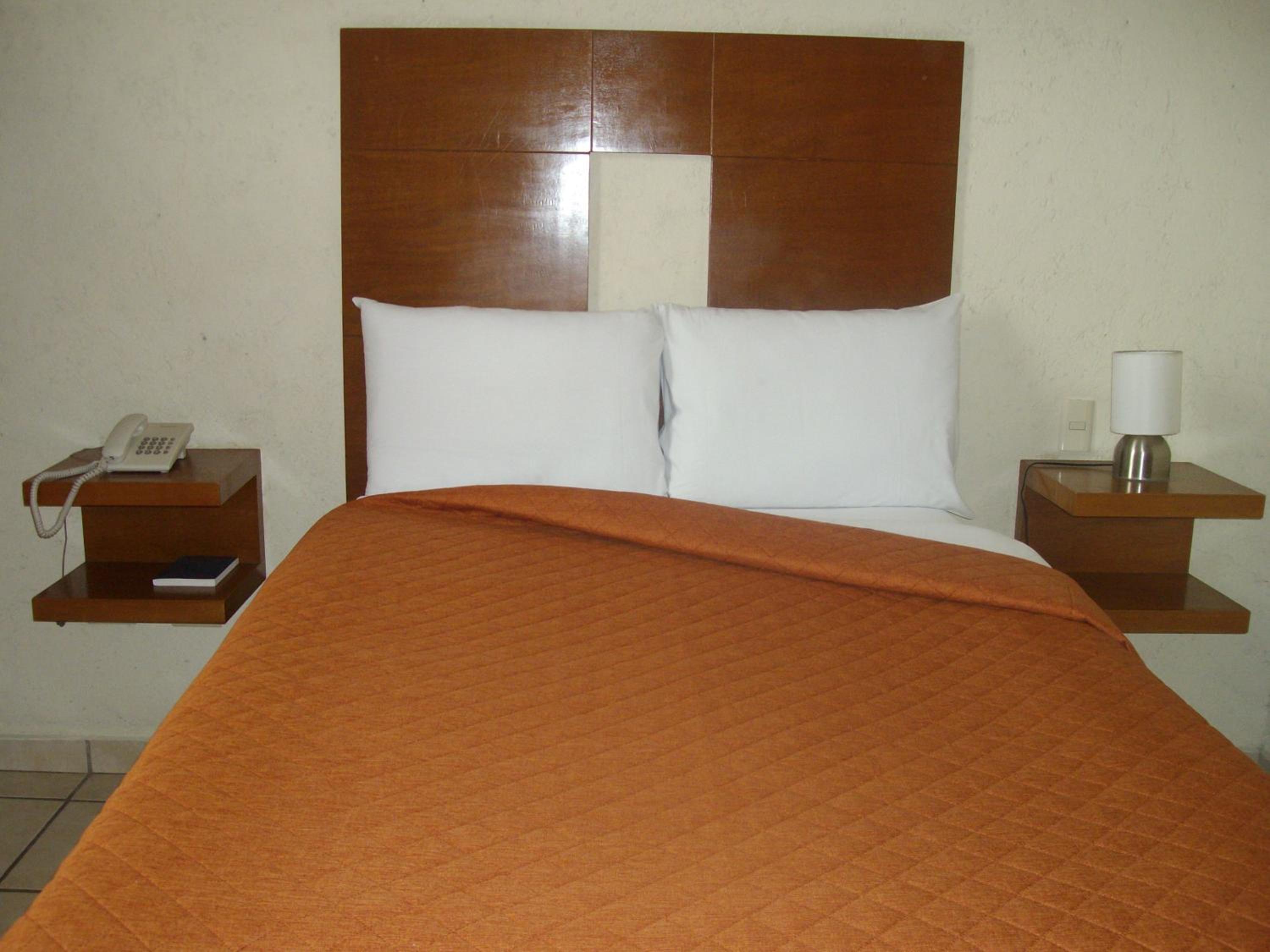 Standard Queen Room photo 2