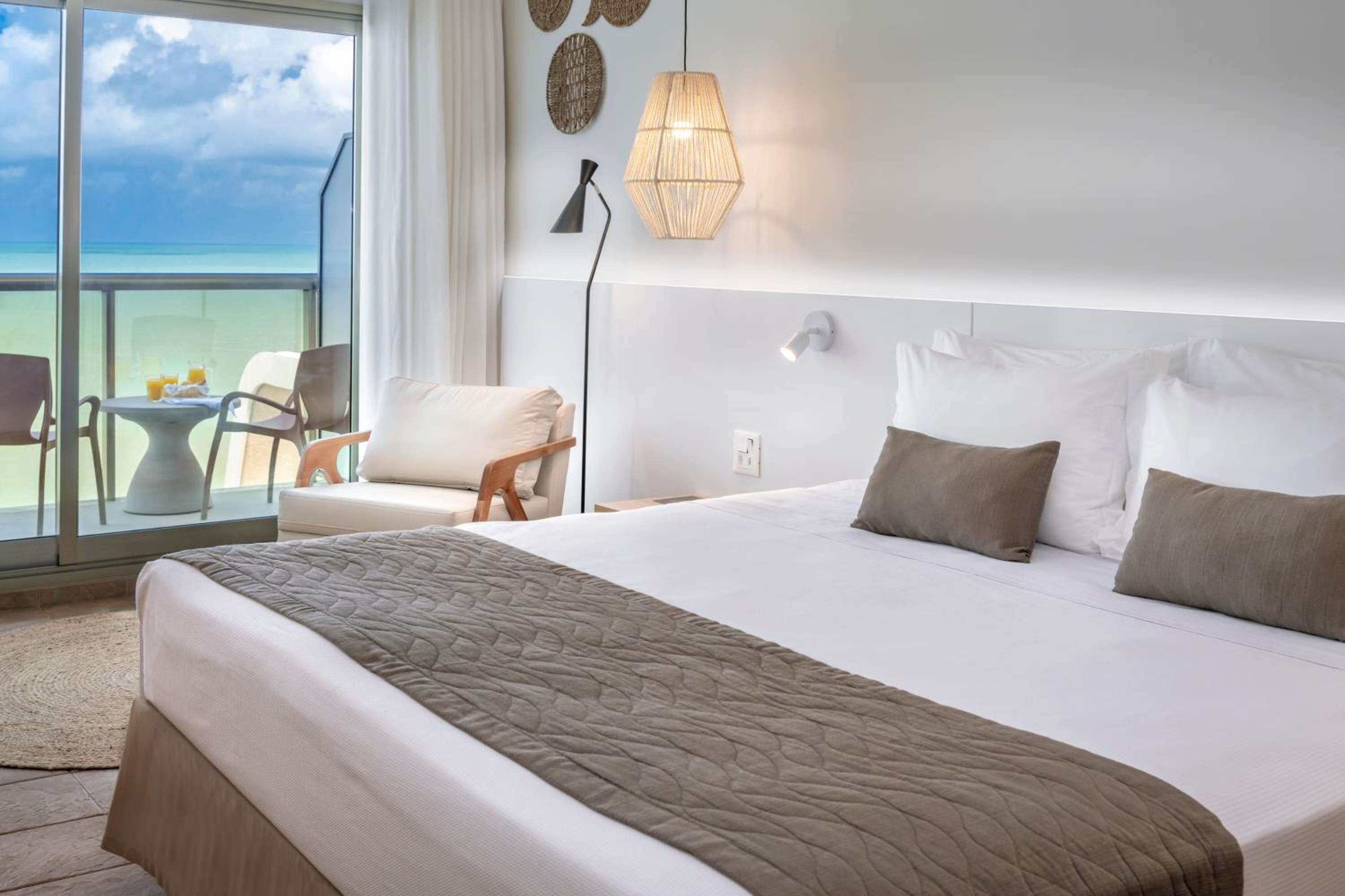 Prime Apartment with Front Sea View