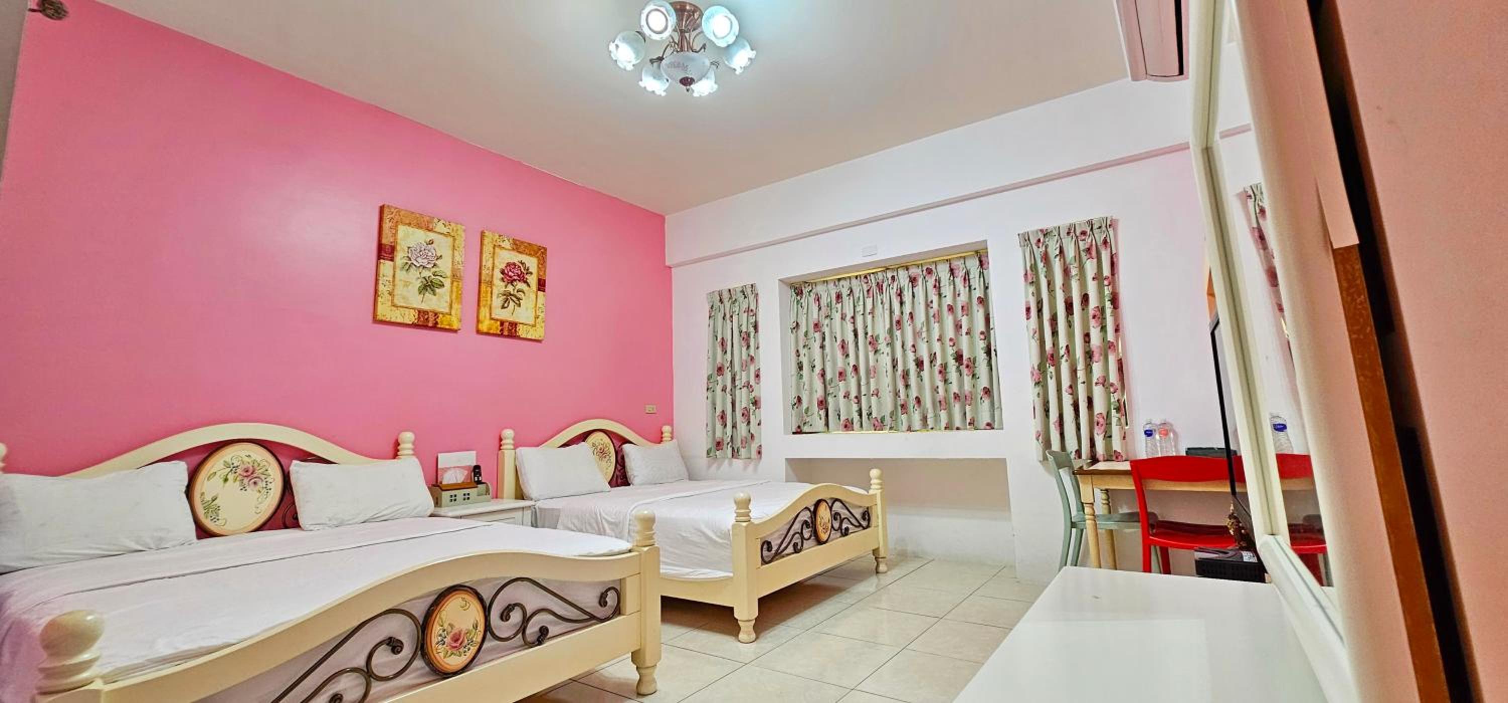 Quadruple Room with Private Bathroom photo 1