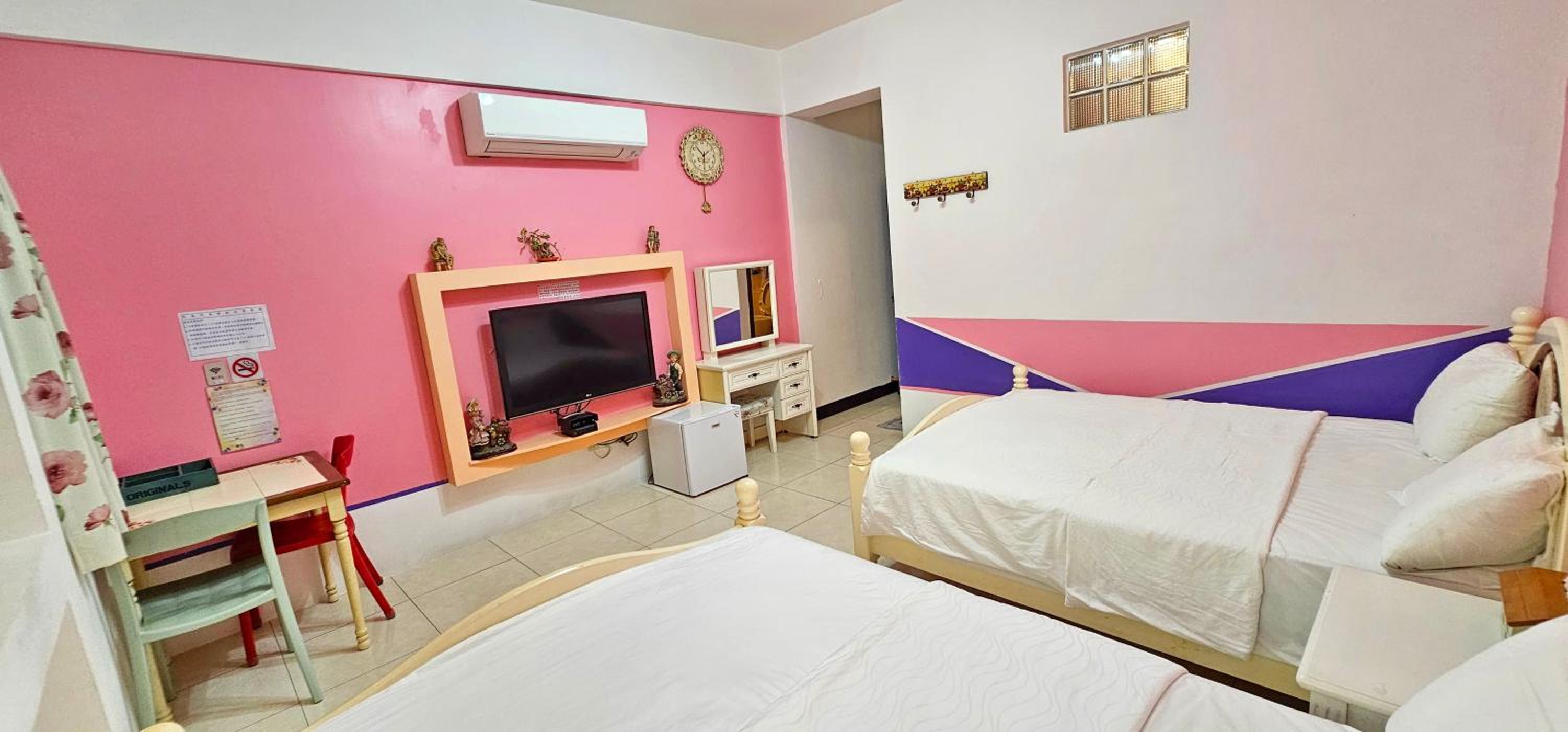 Quadruple Room with Private Bathroom photo 3