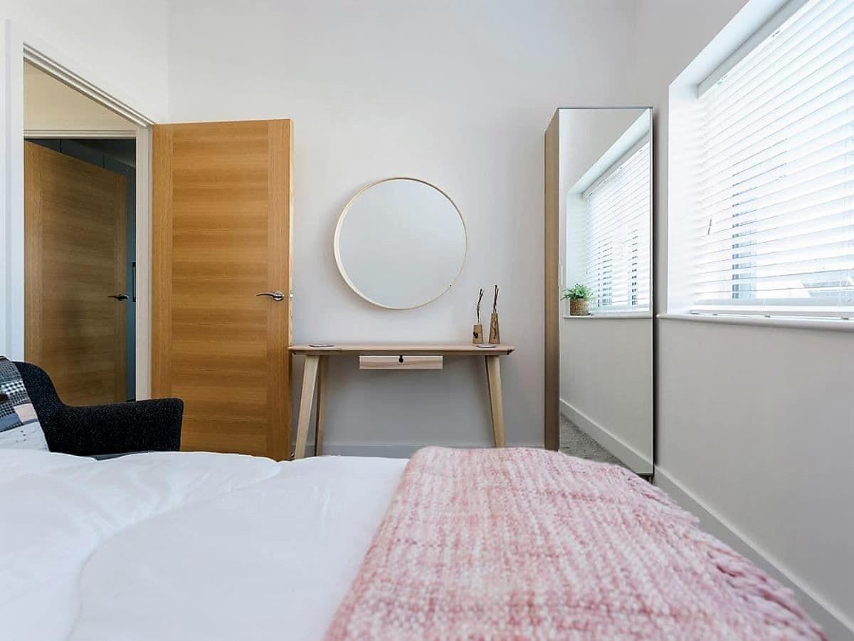 Three-Bedroom Apartment - Photo 9