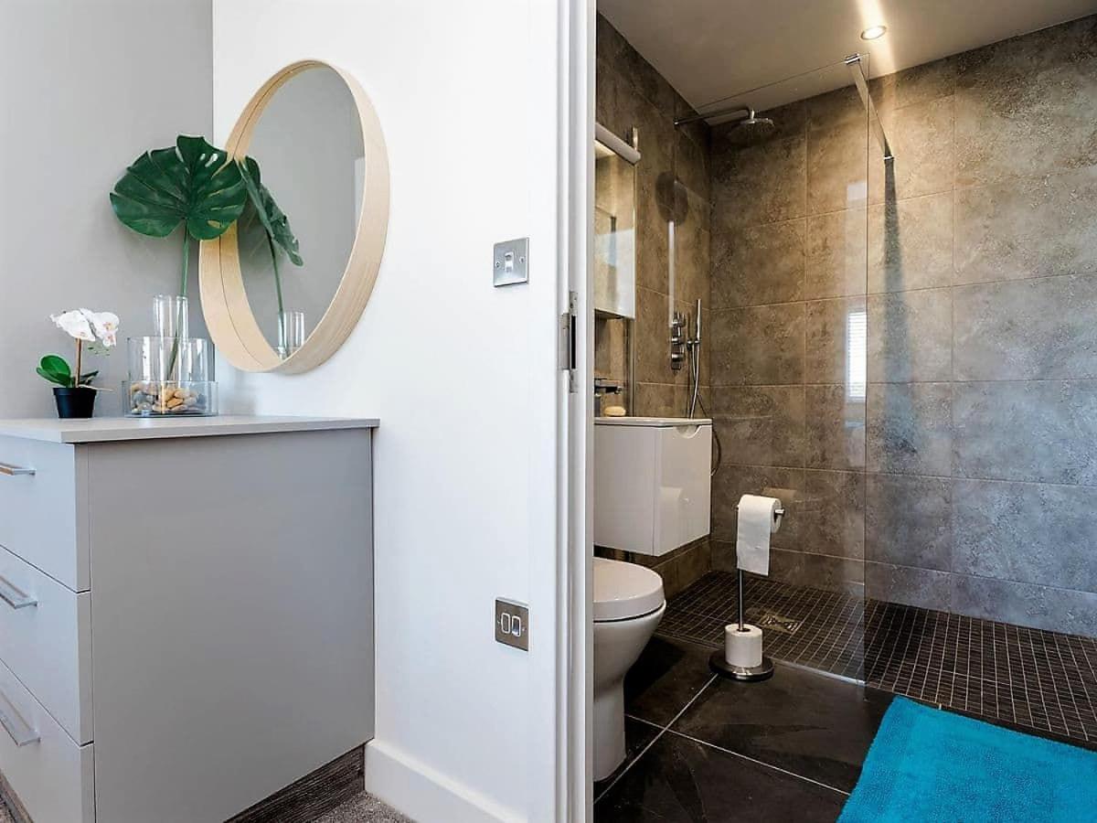 Three-Bedroom Apartment - Photo 7