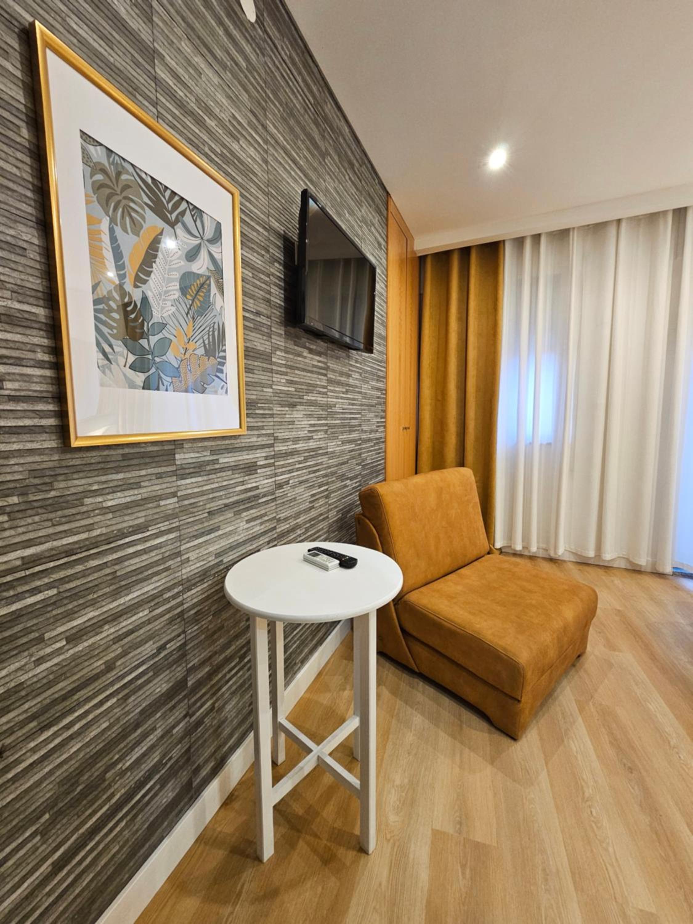 Three-Bedroom House - Photo 31