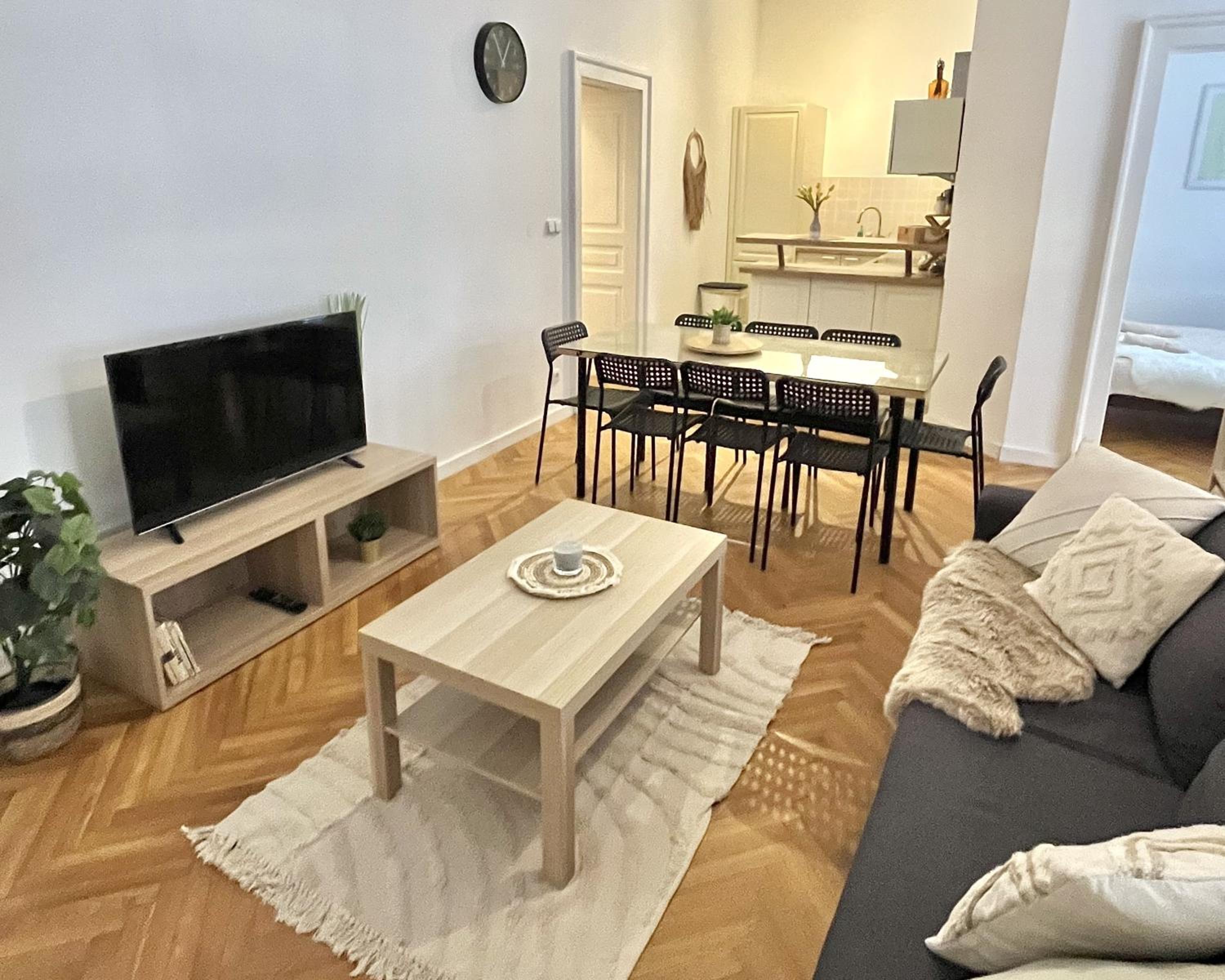 Apartment - Photo 2