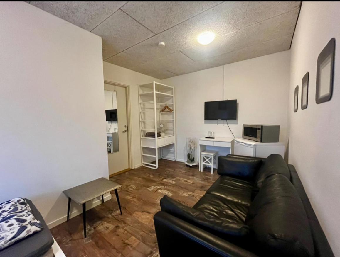 Standard Twin Room with Shared Bathroom photo 3