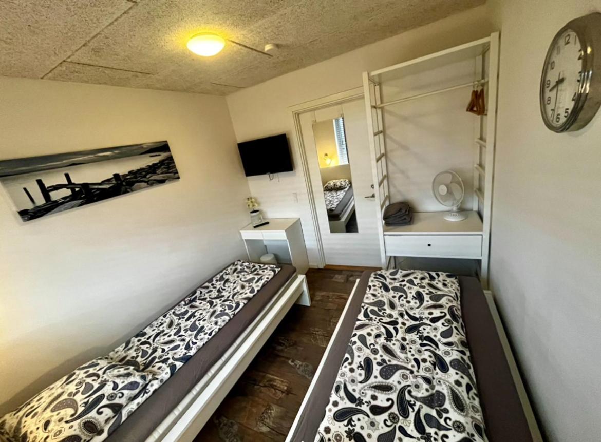 Standard Twin Room with Shared Bathroom photo 1