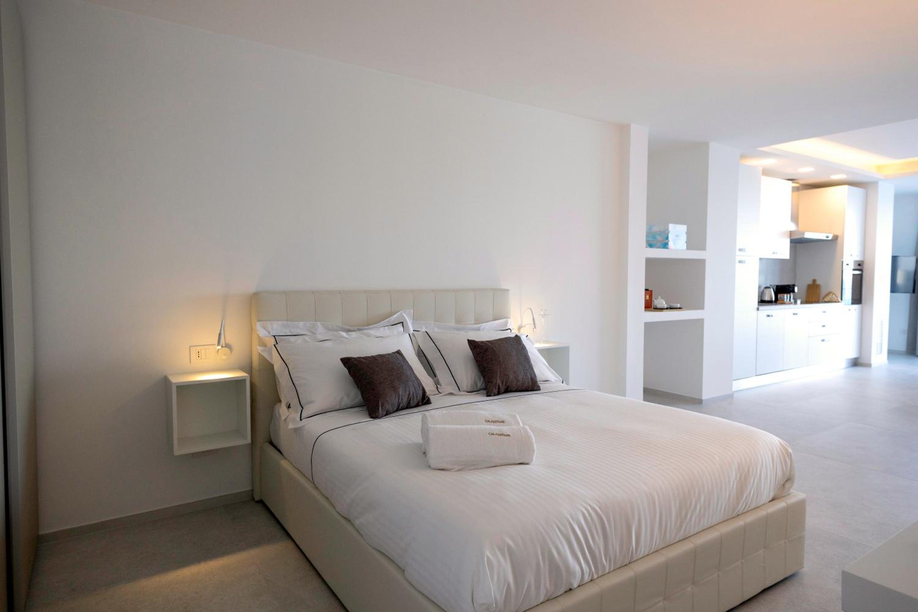 One-Bedroom Apartment with Balcony and Sea View photo 1
