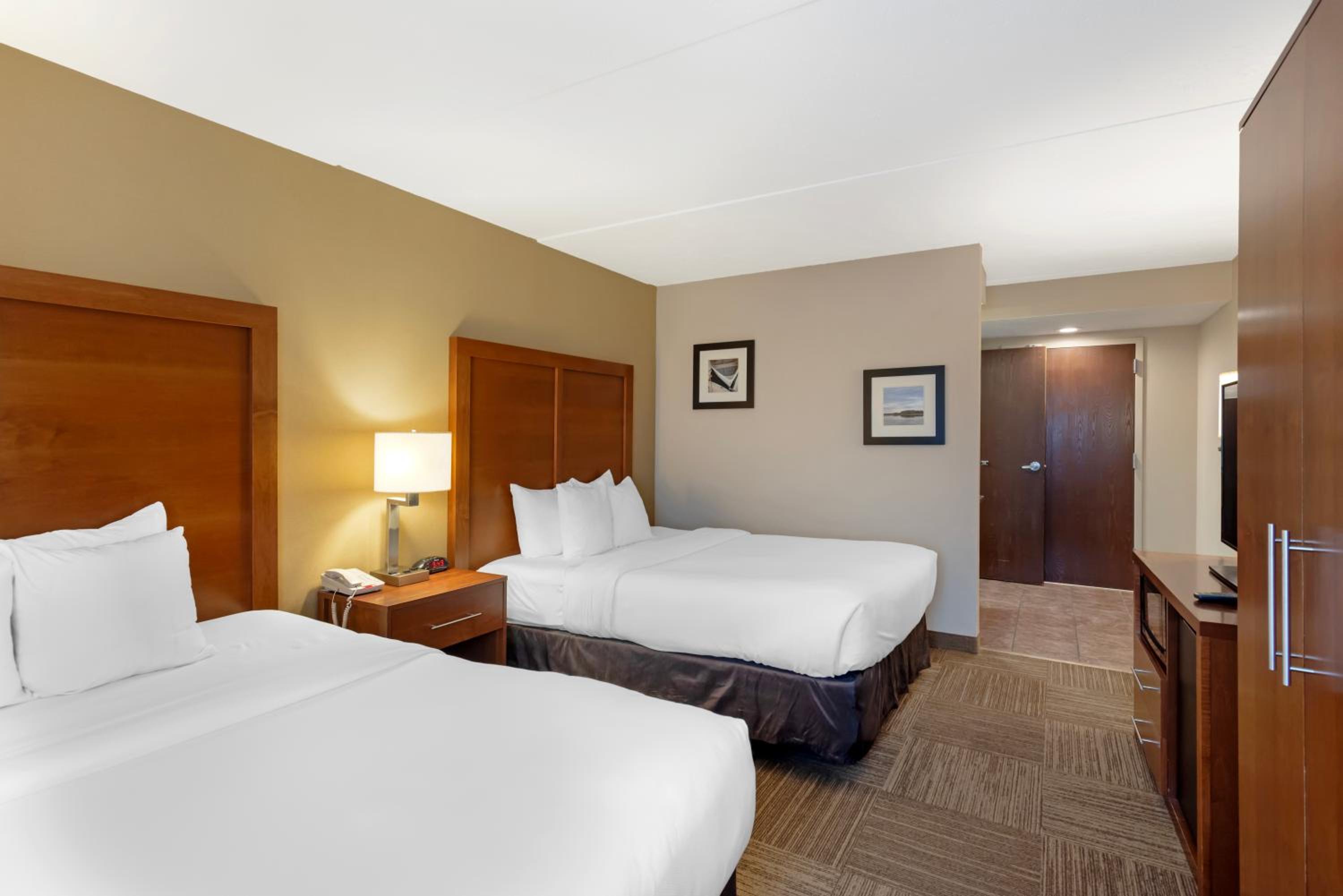 Standard Queen Room with Two Queen Beds - Photo 1