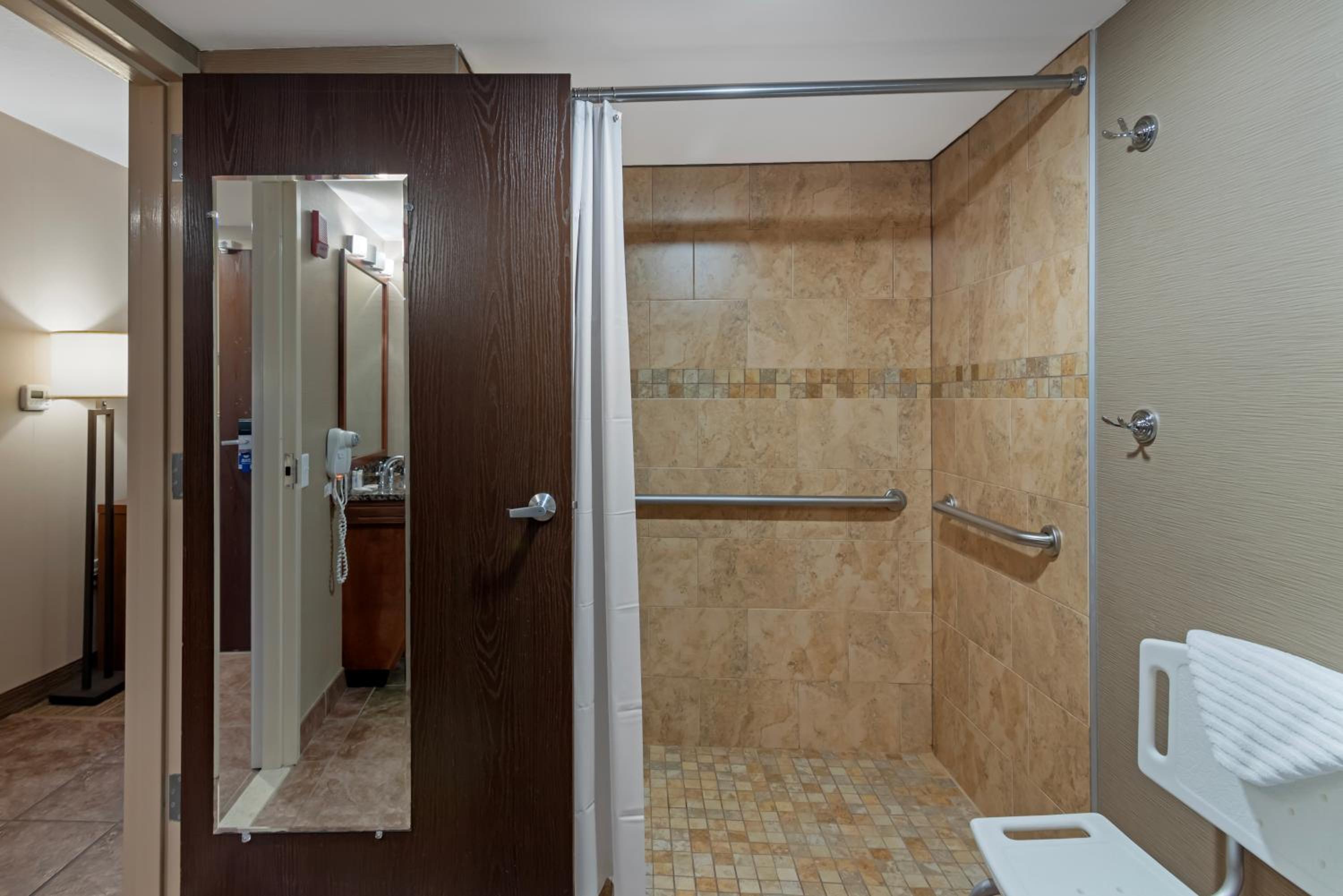 Double Room - Accessible/Non-Smoking - Photo 5