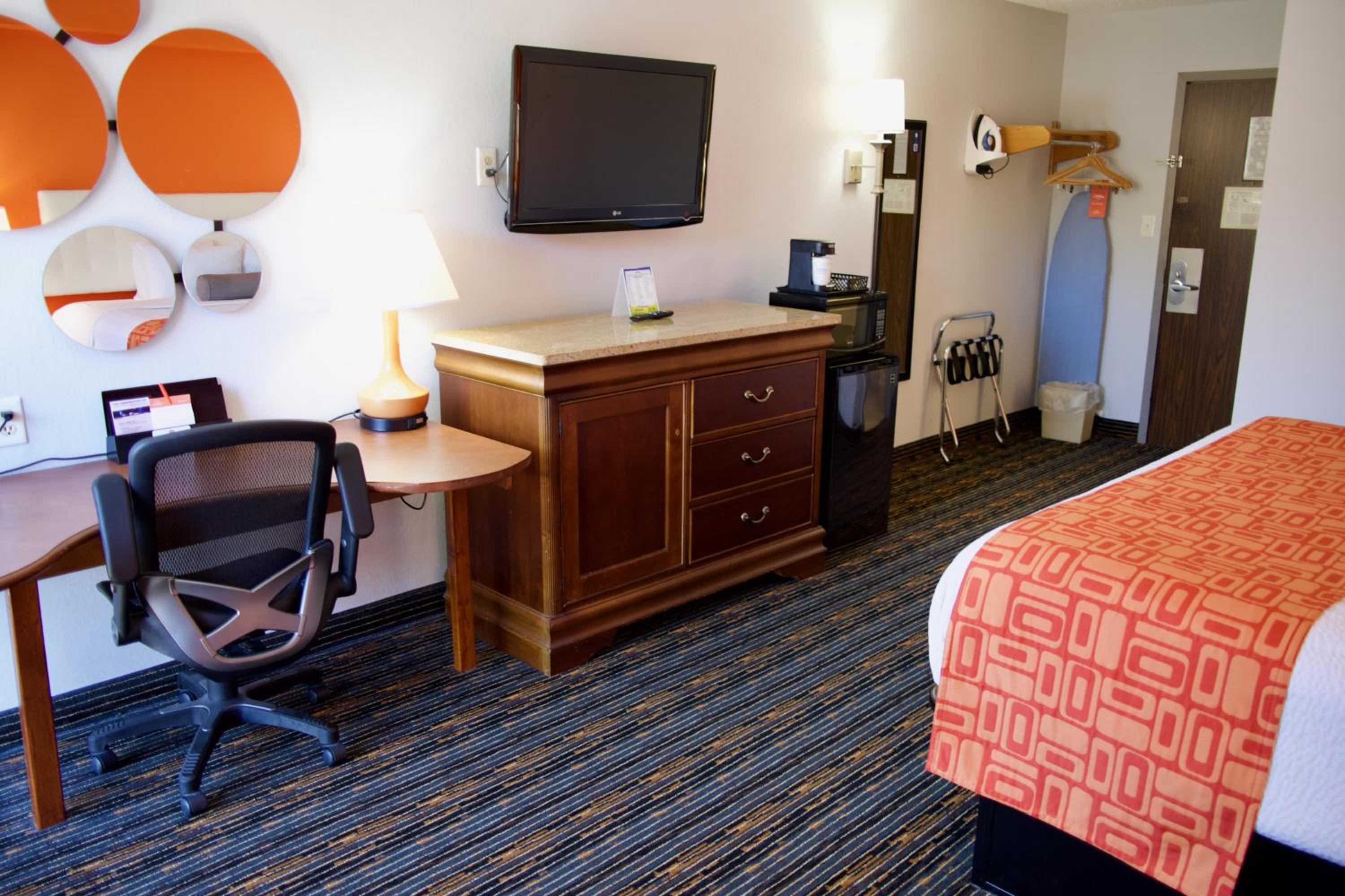 King Room - Non-Smoking photo 1