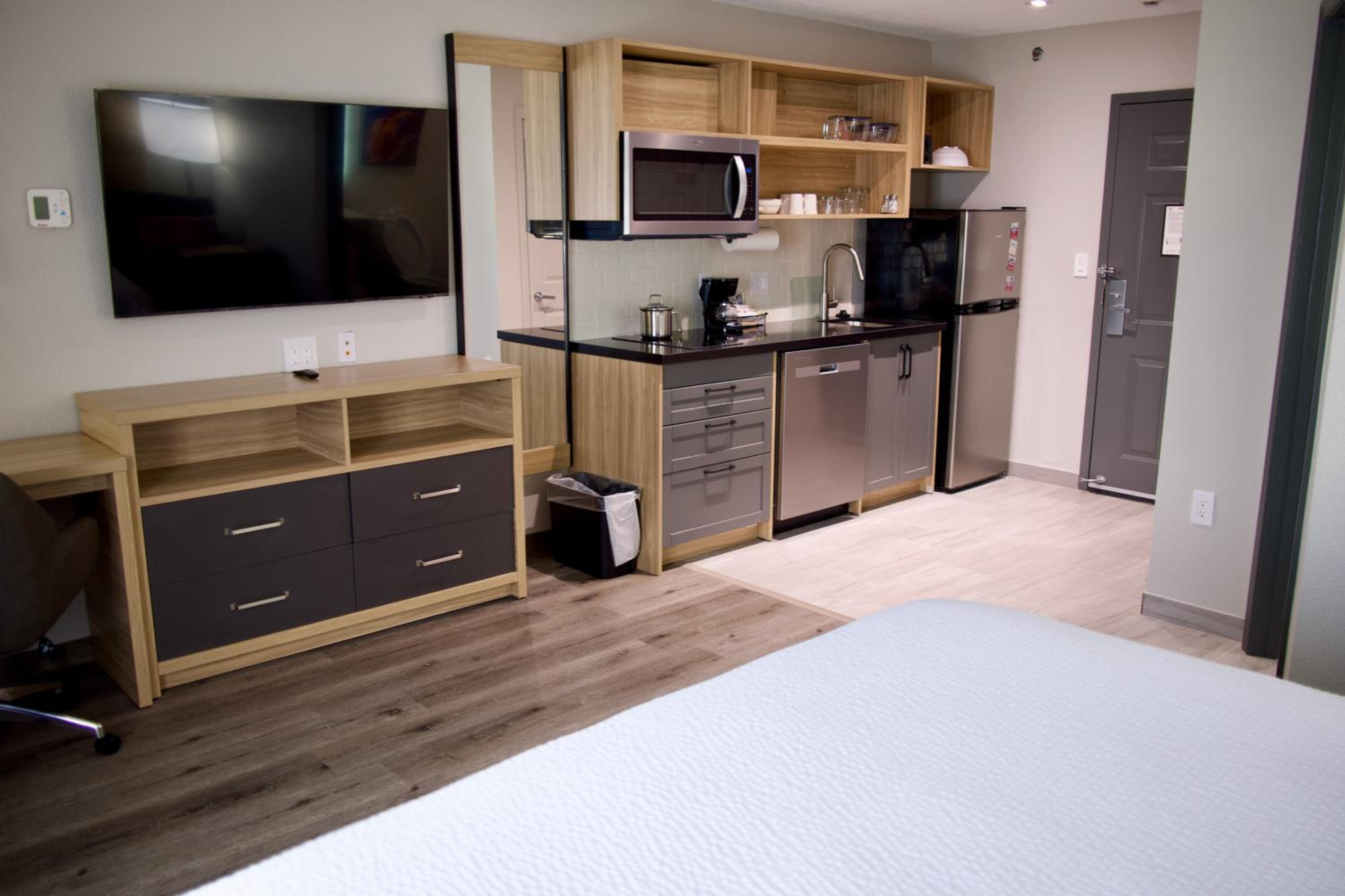 Studio Suite - Photo 3