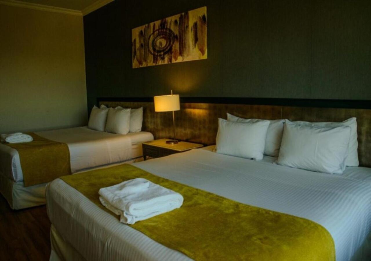 King Room with Two King Beds - Photo 6