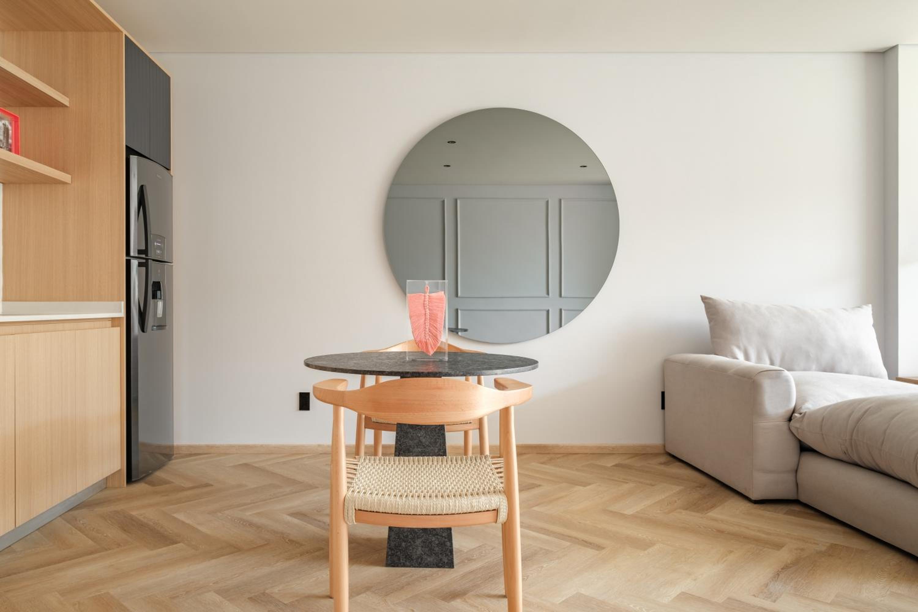 Studio with Balcony - Photo 2