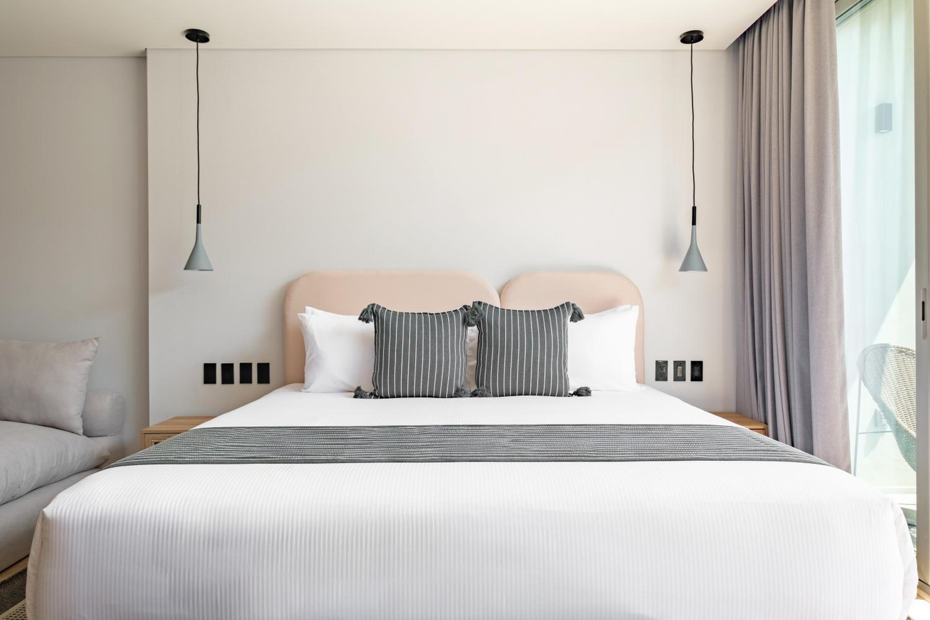 Studio with Balcony - Photo 7