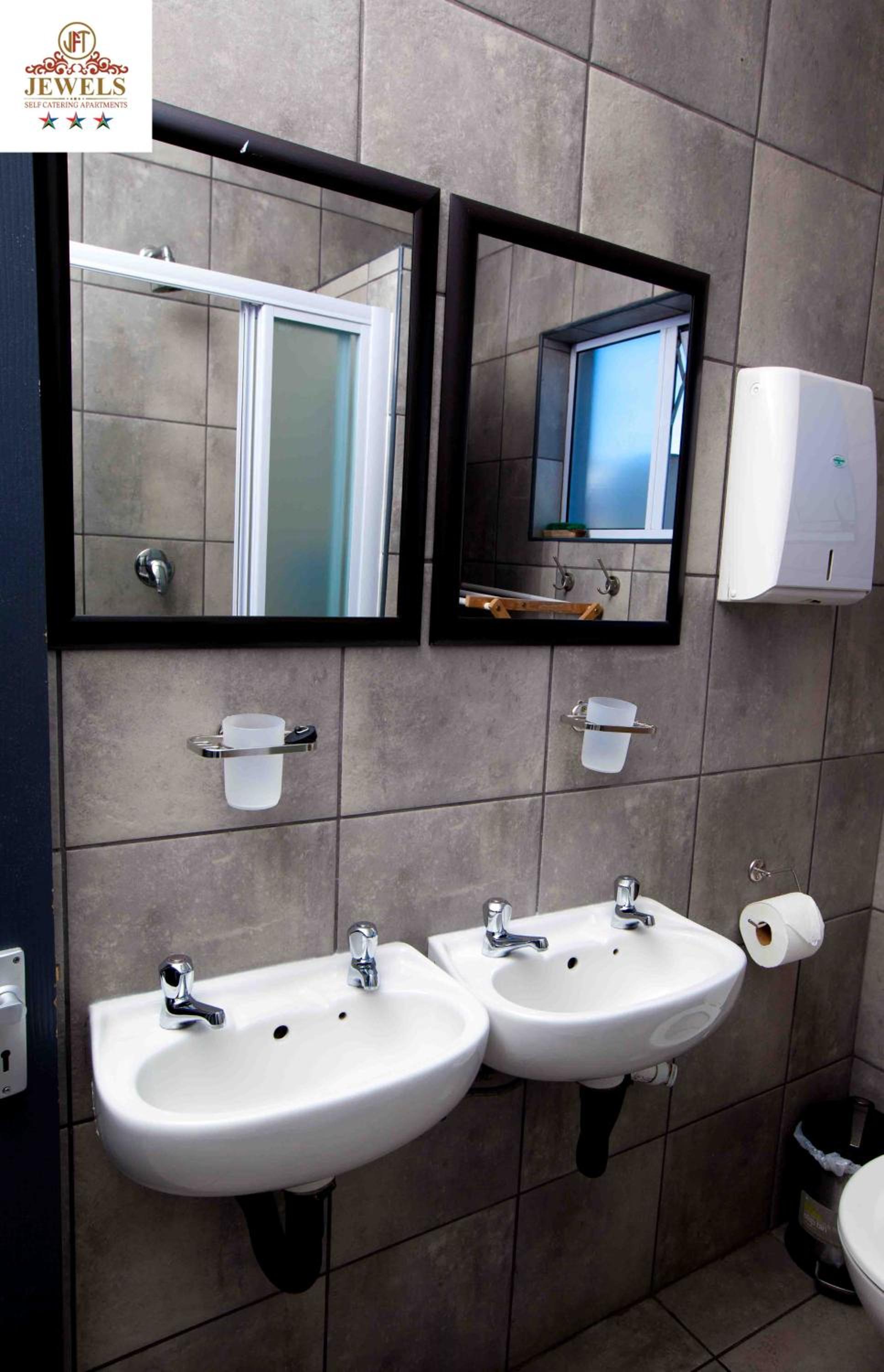 Apartment - Split Level - Photo 23