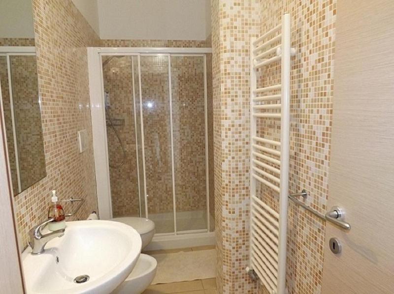 Double Room with Balcony - Photo 6