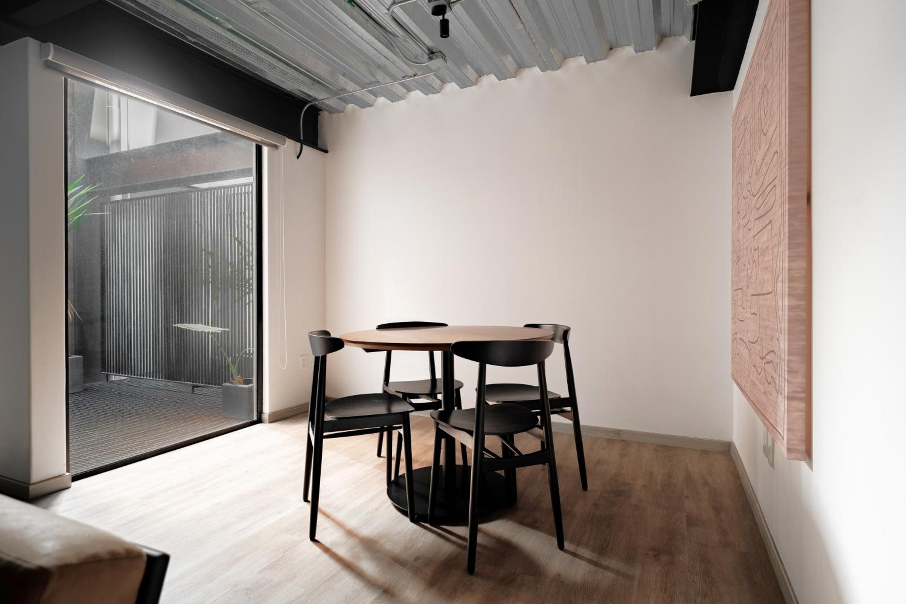 One-Bedroom Apartment - Photo 5