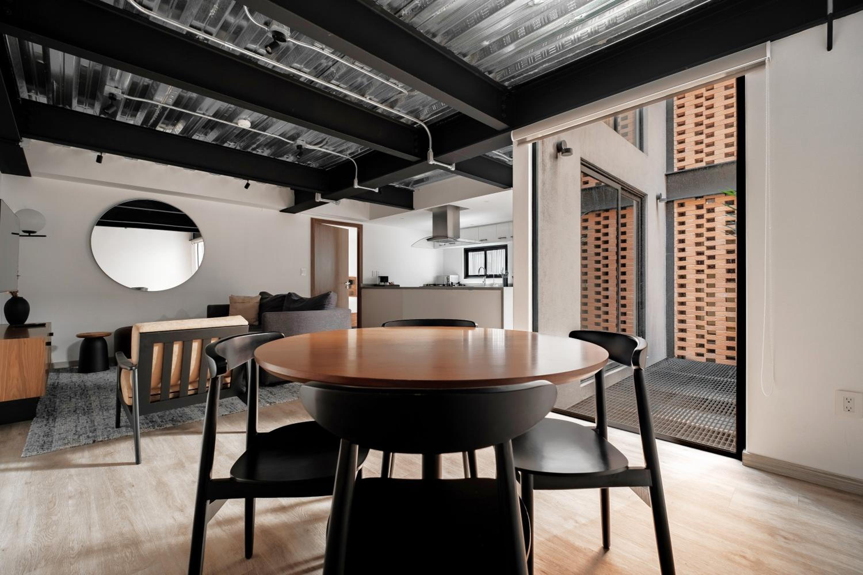 One-Bedroom Apartment - Photo 4