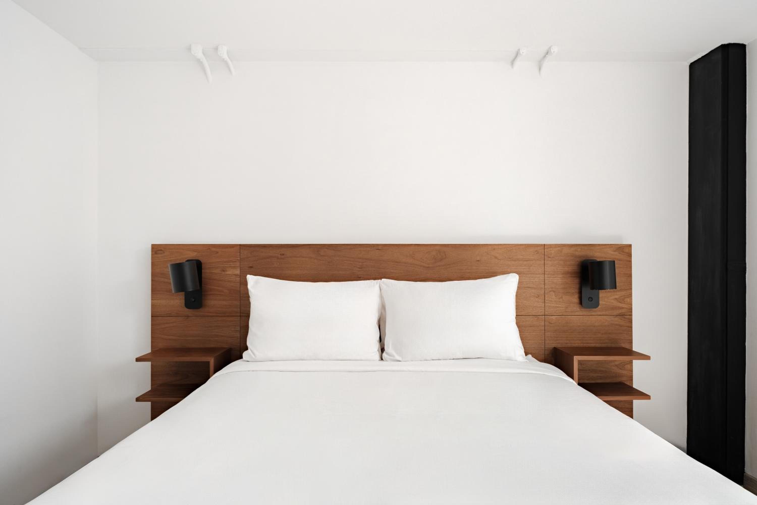 One-Bedroom Apartment - Photo 3