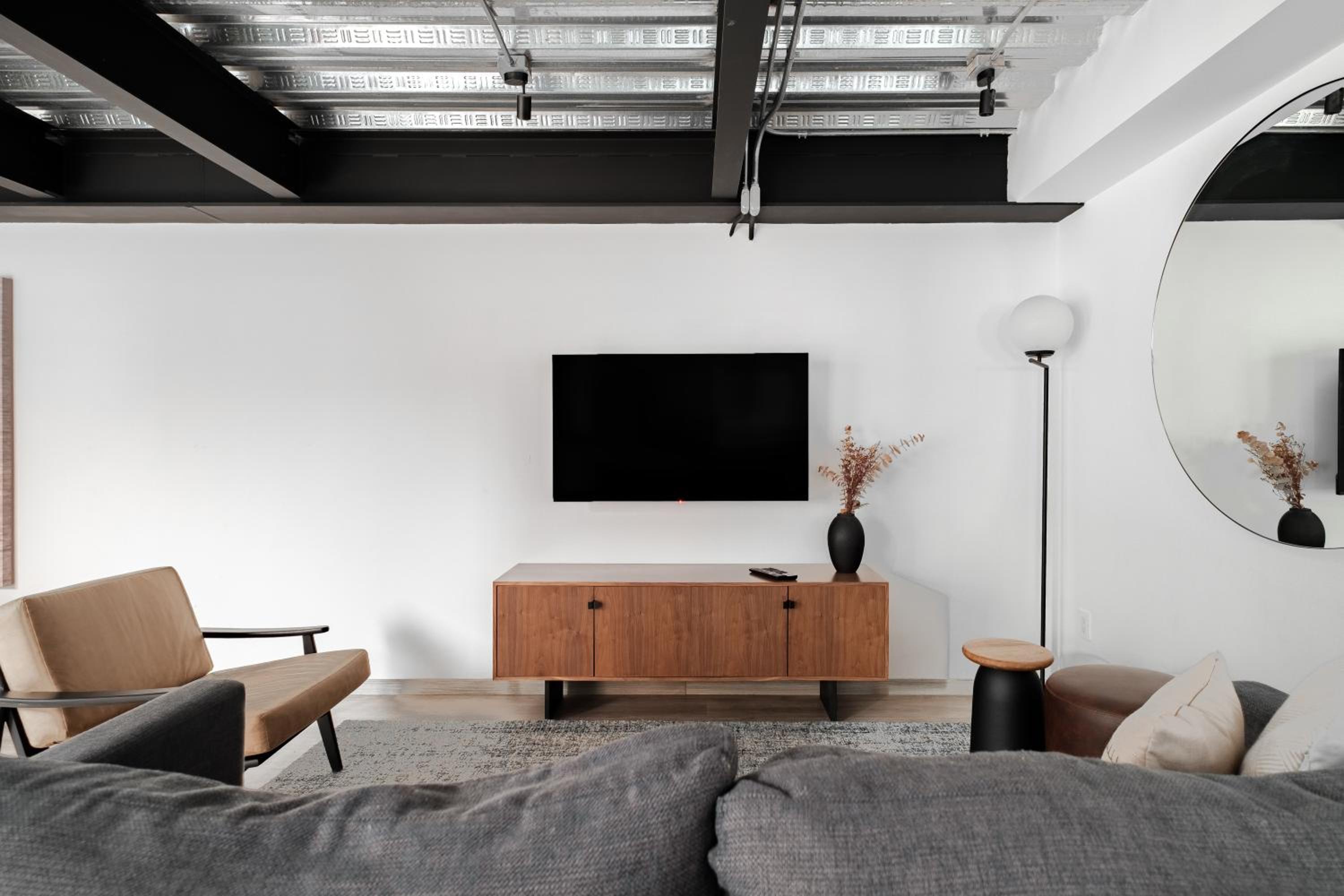 One-Bedroom Apartment - Photo 20