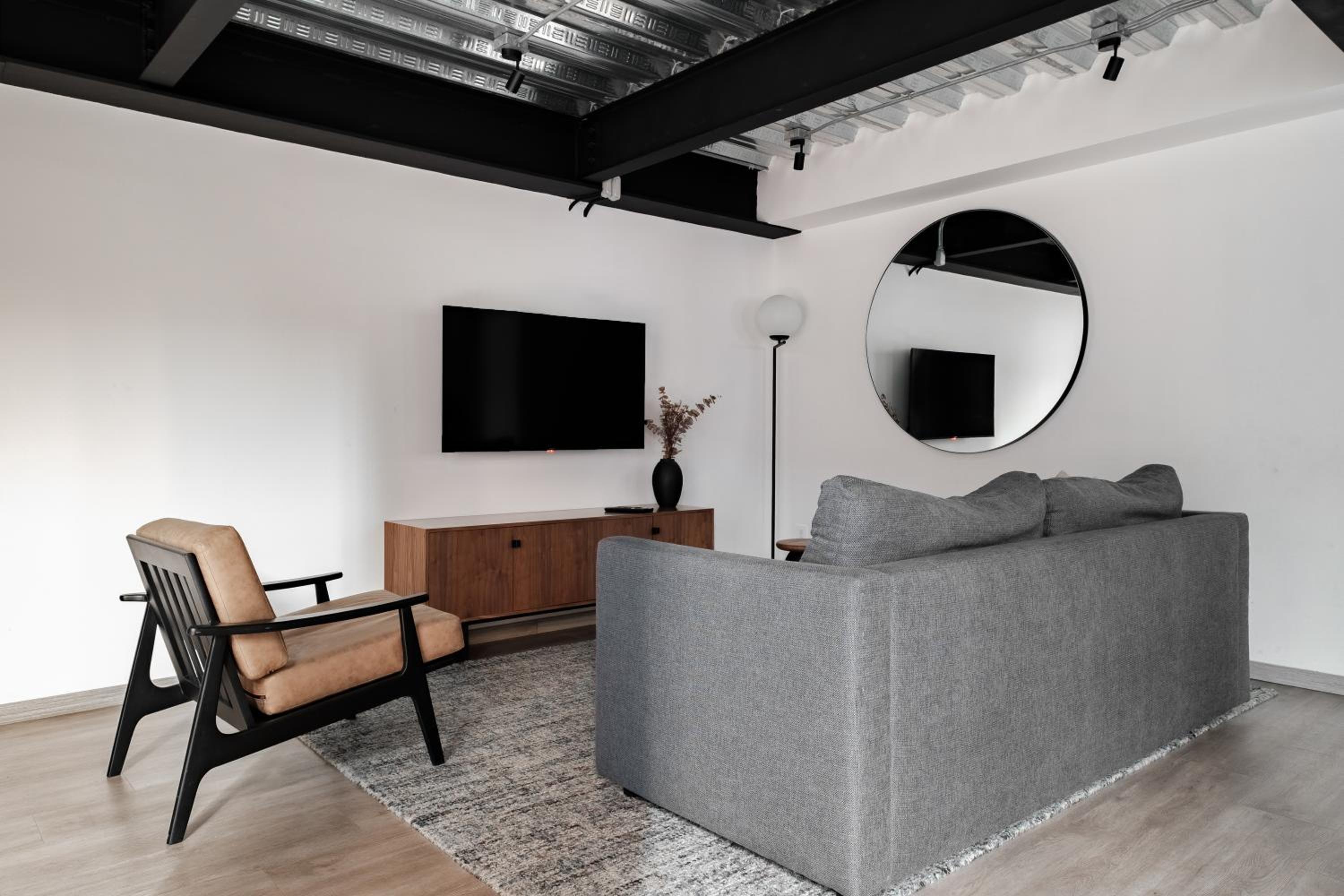 One-Bedroom Apartment - Photo 19