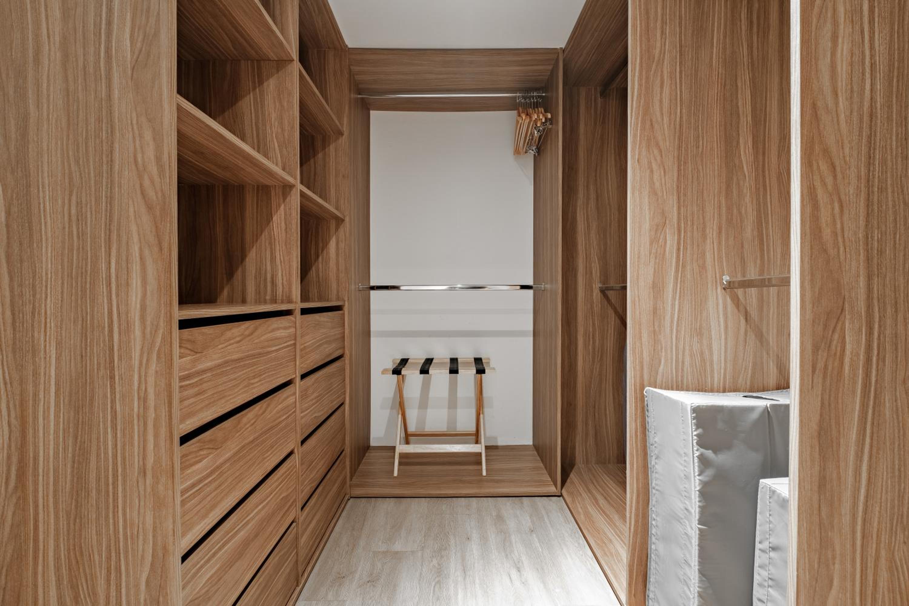 One-Bedroom Apartment - Photo 12