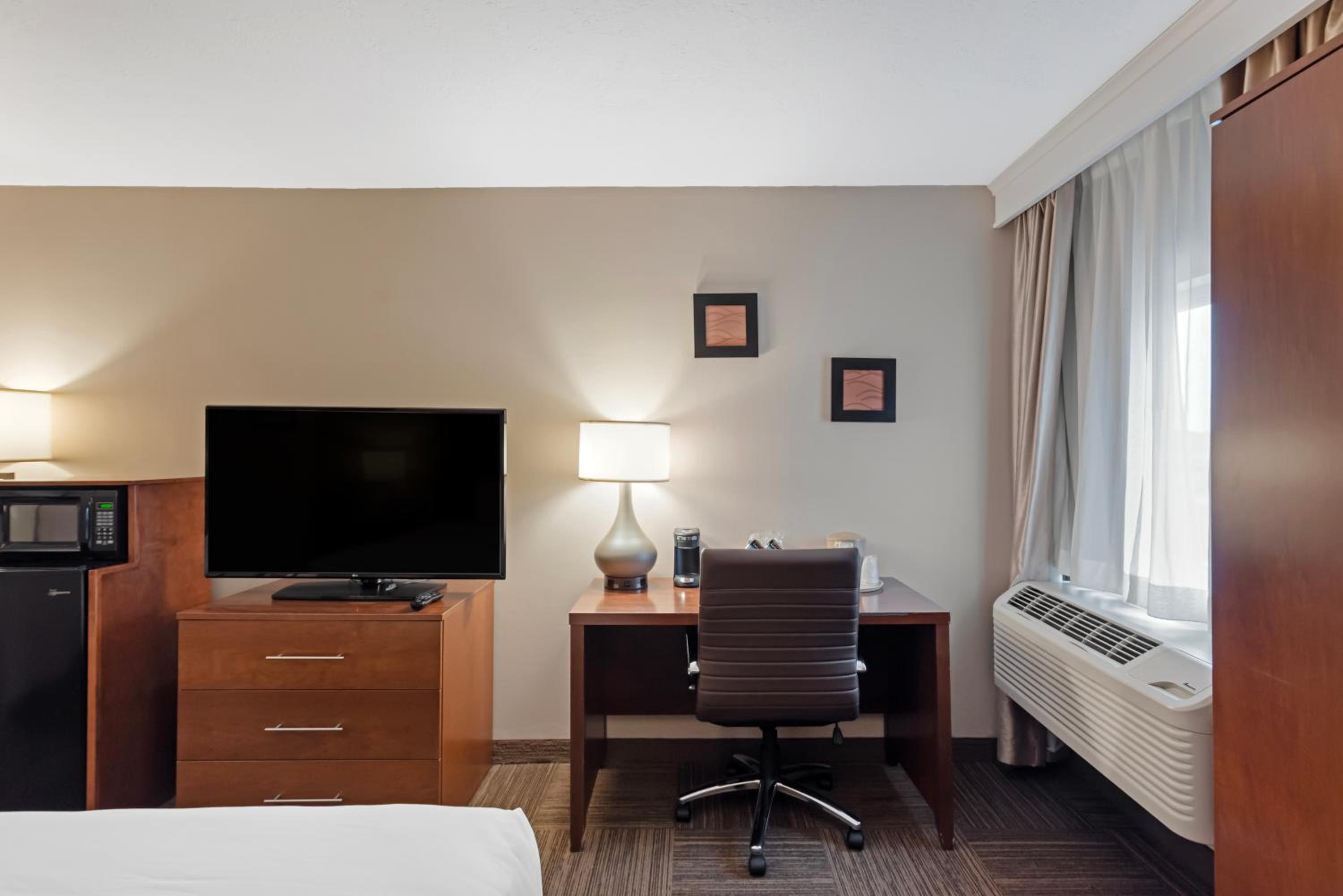 King Room - Non-Smoking - Photo 5