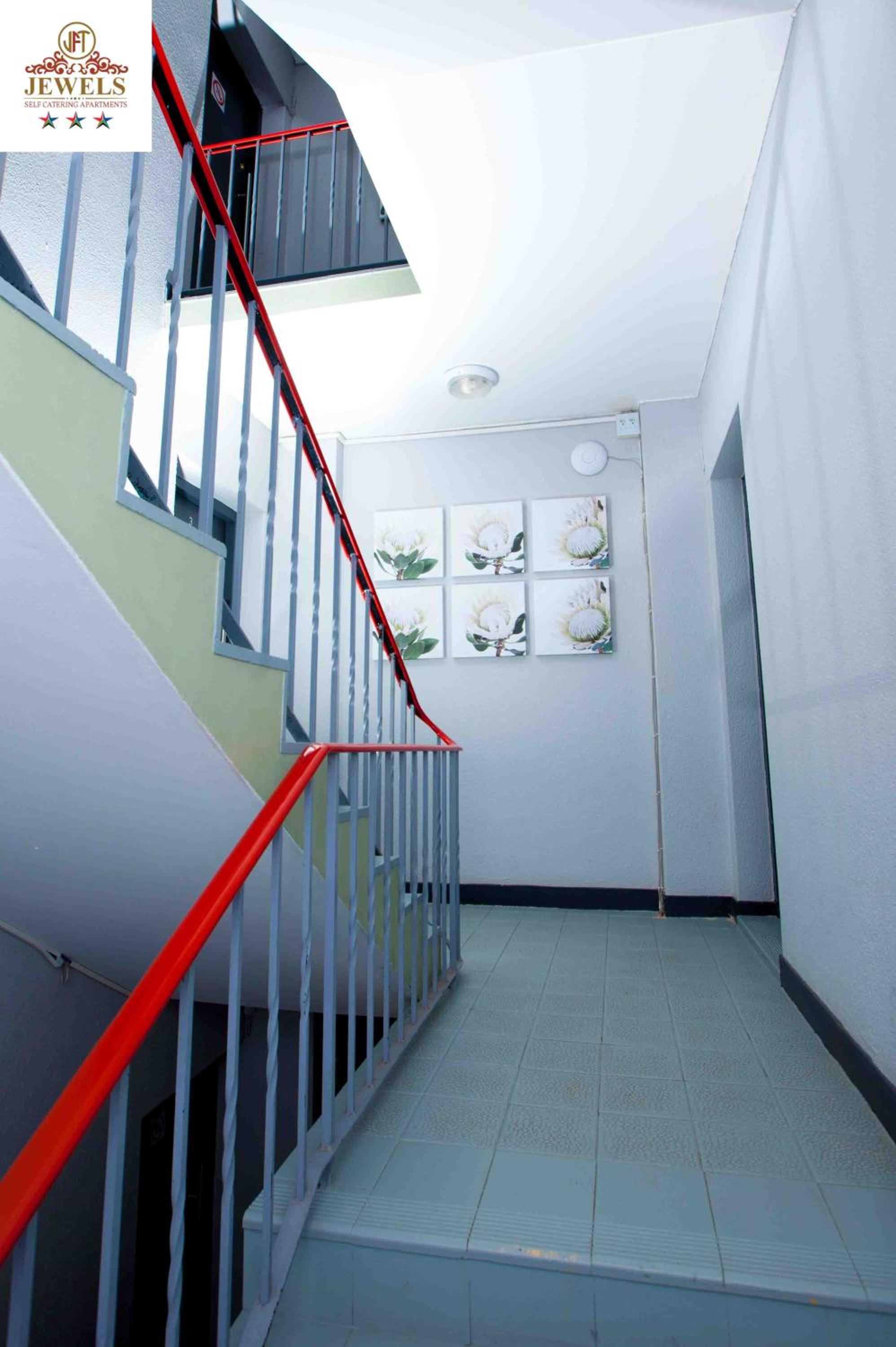 Apartment - Split Level - Photo 6