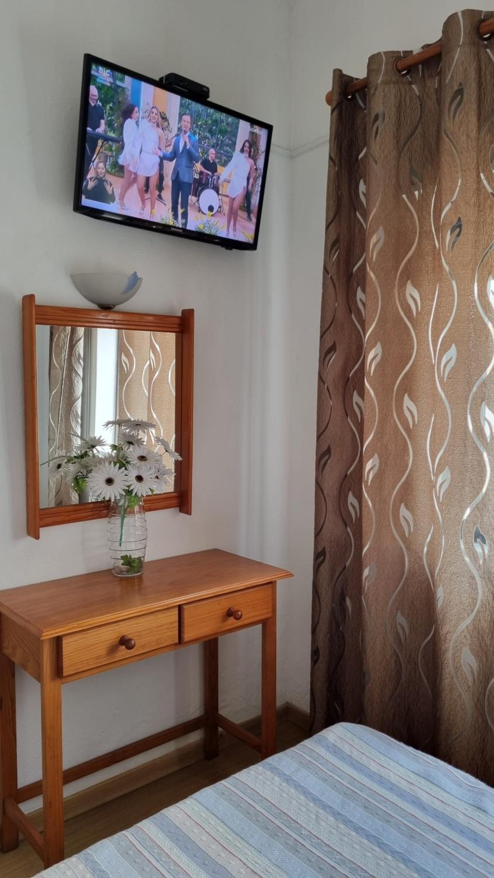 Triple Room with Bathroom - Photo 1
