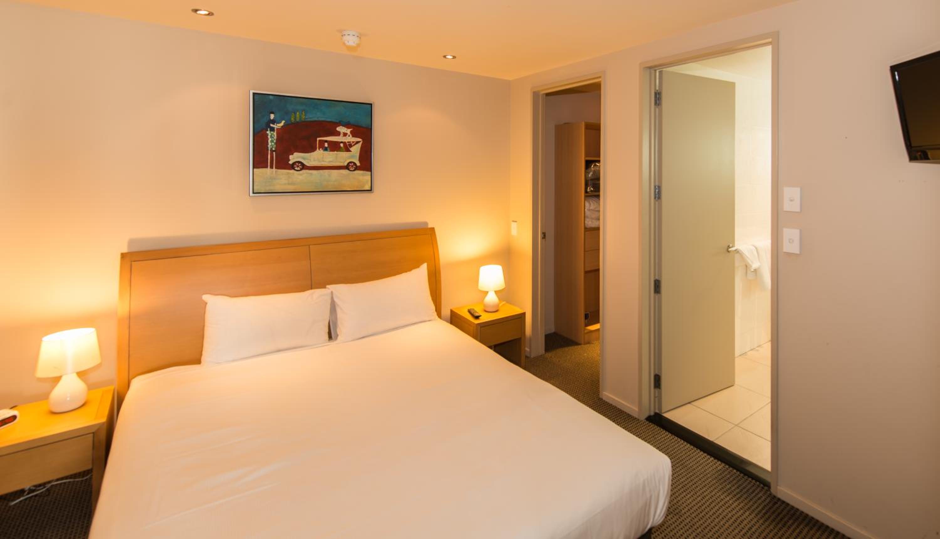 Two-Bedroom Apartment with Two Bathrooms photo 1