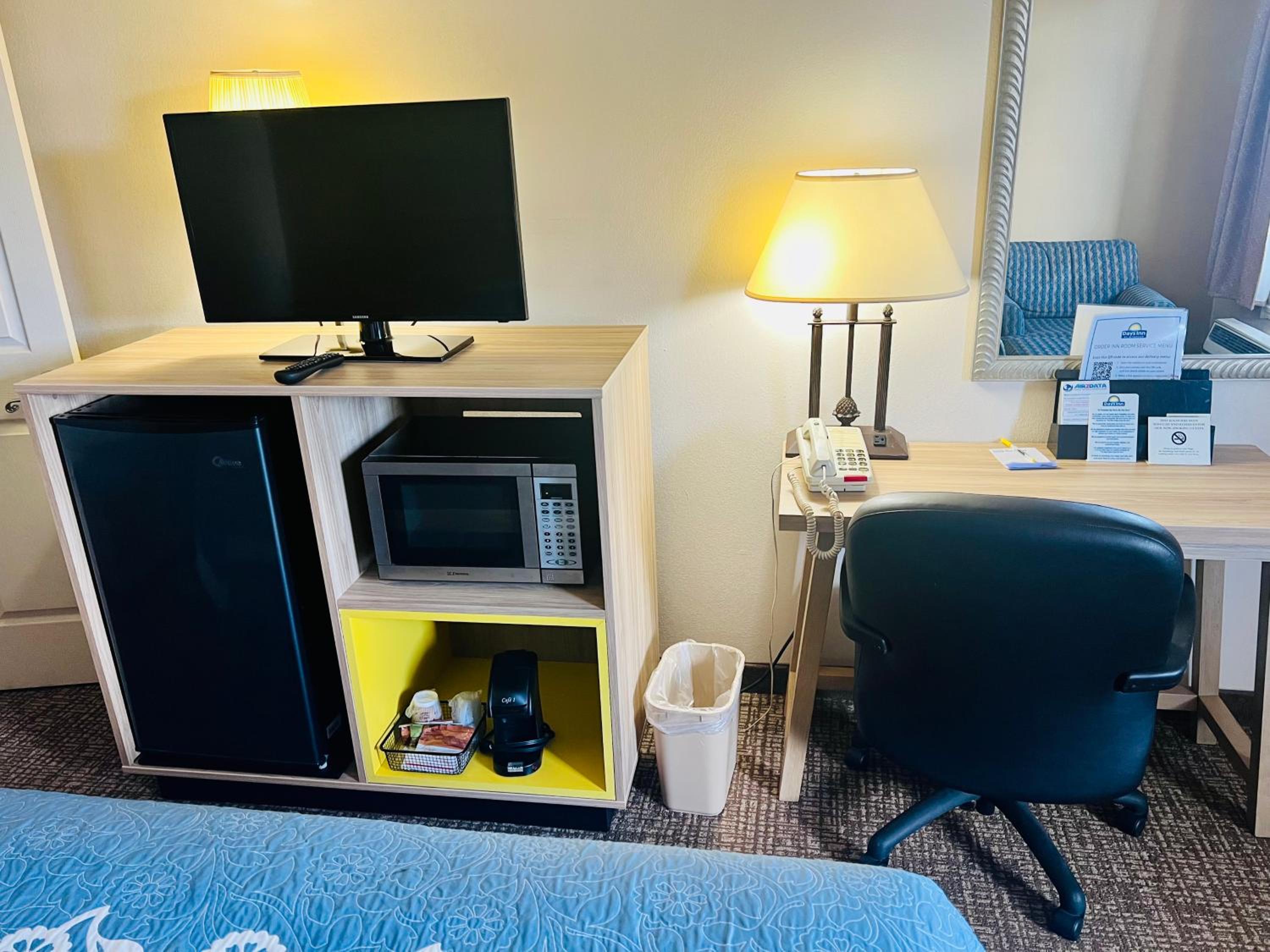 King Room - Non-Smoking - Photo 1