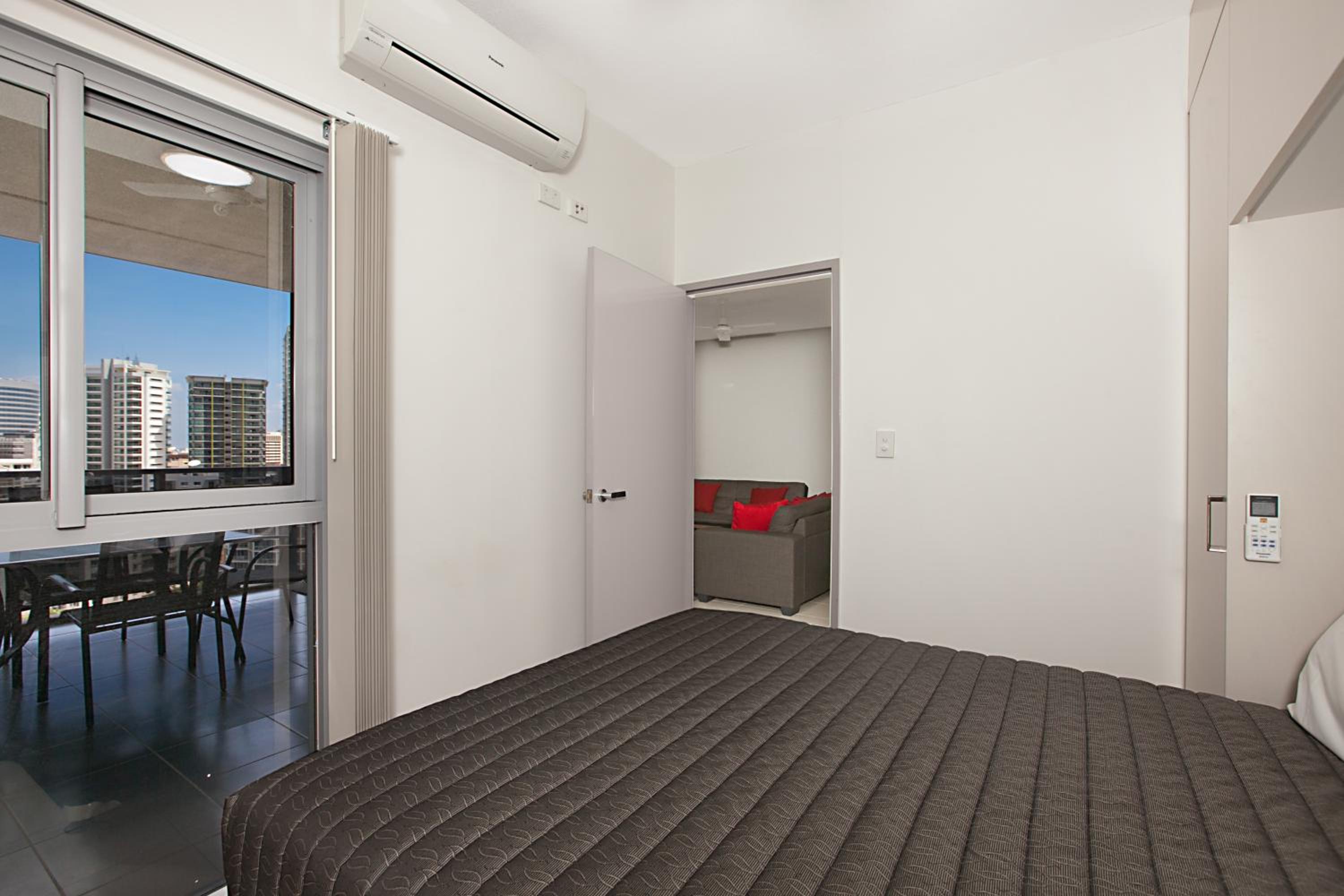 Deluxe Hotel Room - Weekly Servicing