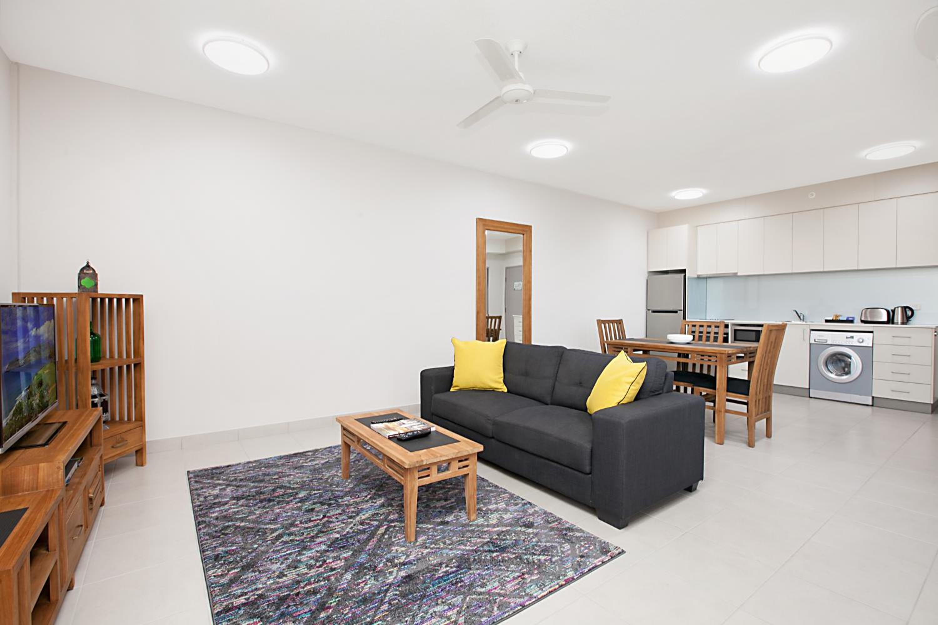 Deluxe One-Bedroom Apartment thumbnail 5