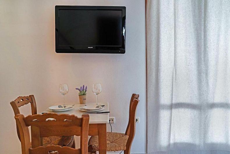 Two-Bedroom House photo 2