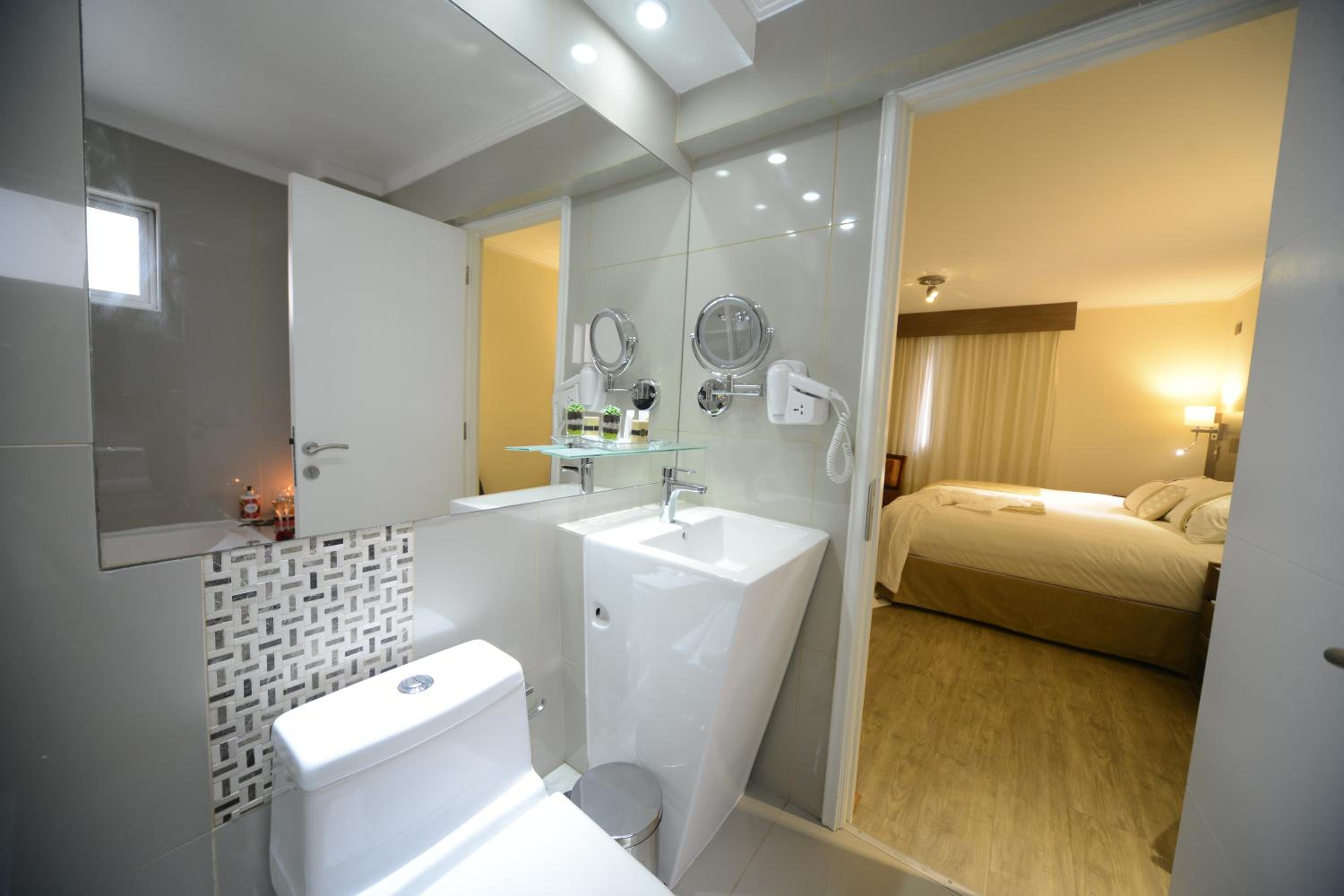 Junior Suite with Spa Bath photo 3