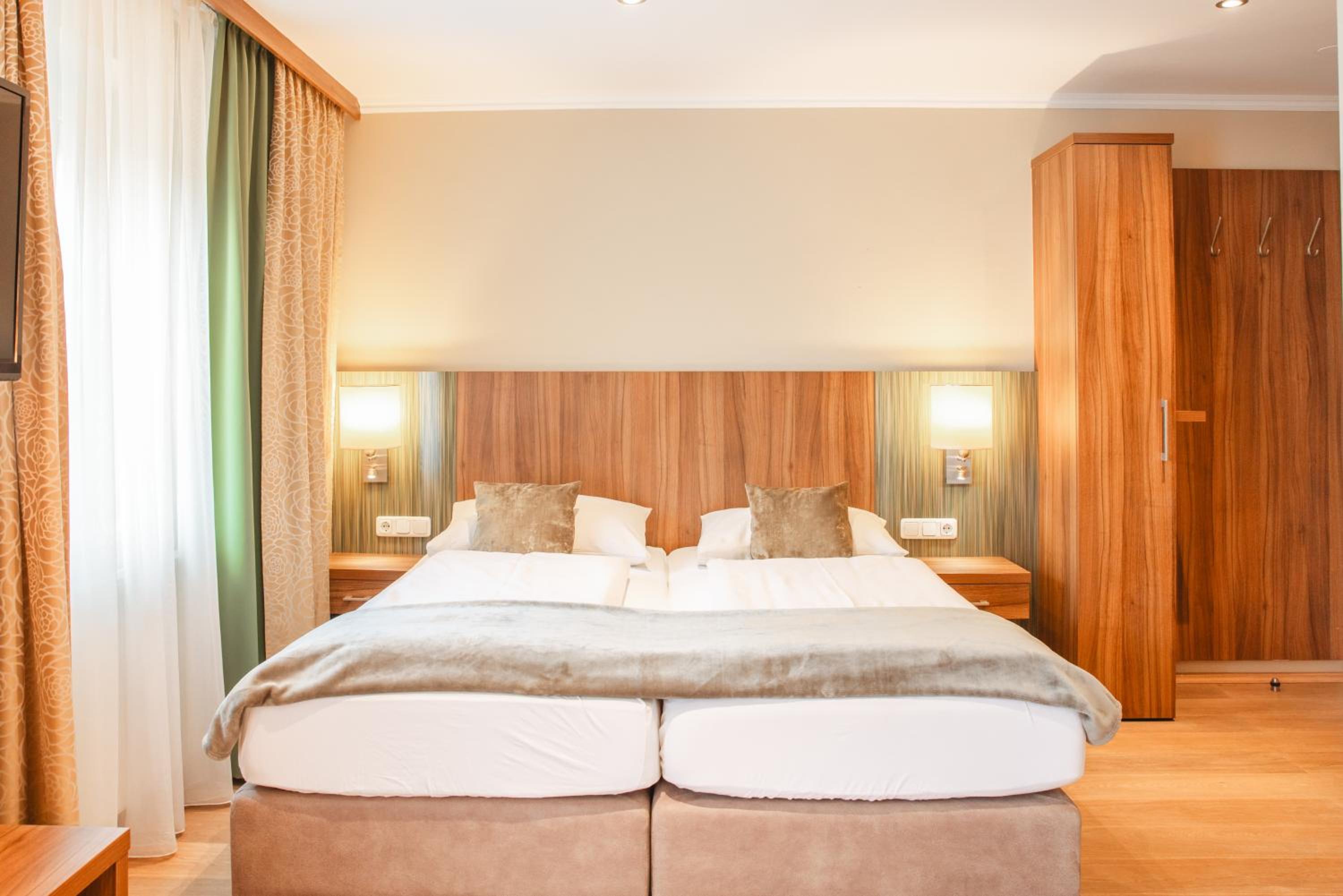Double Room - Photo 12