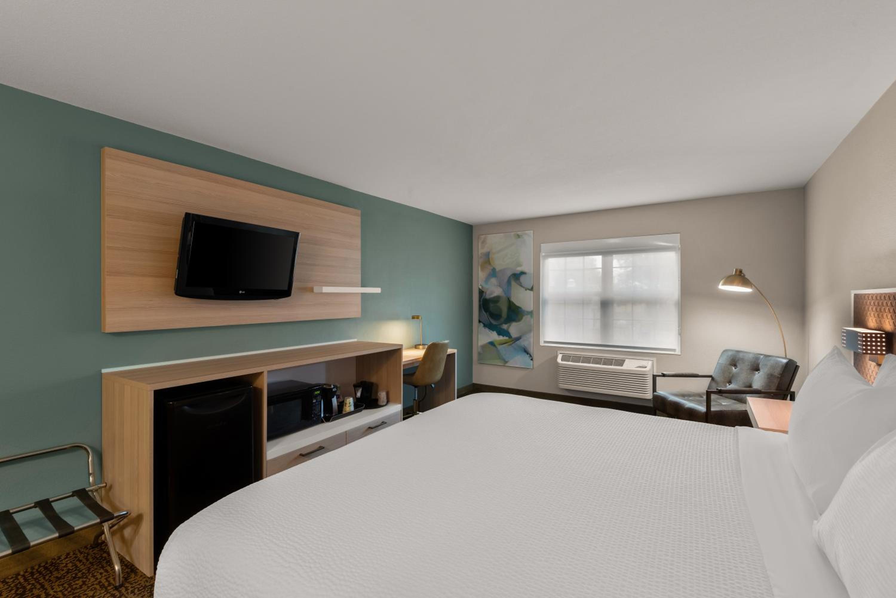 King Room - Non-Smoking - Photo 4